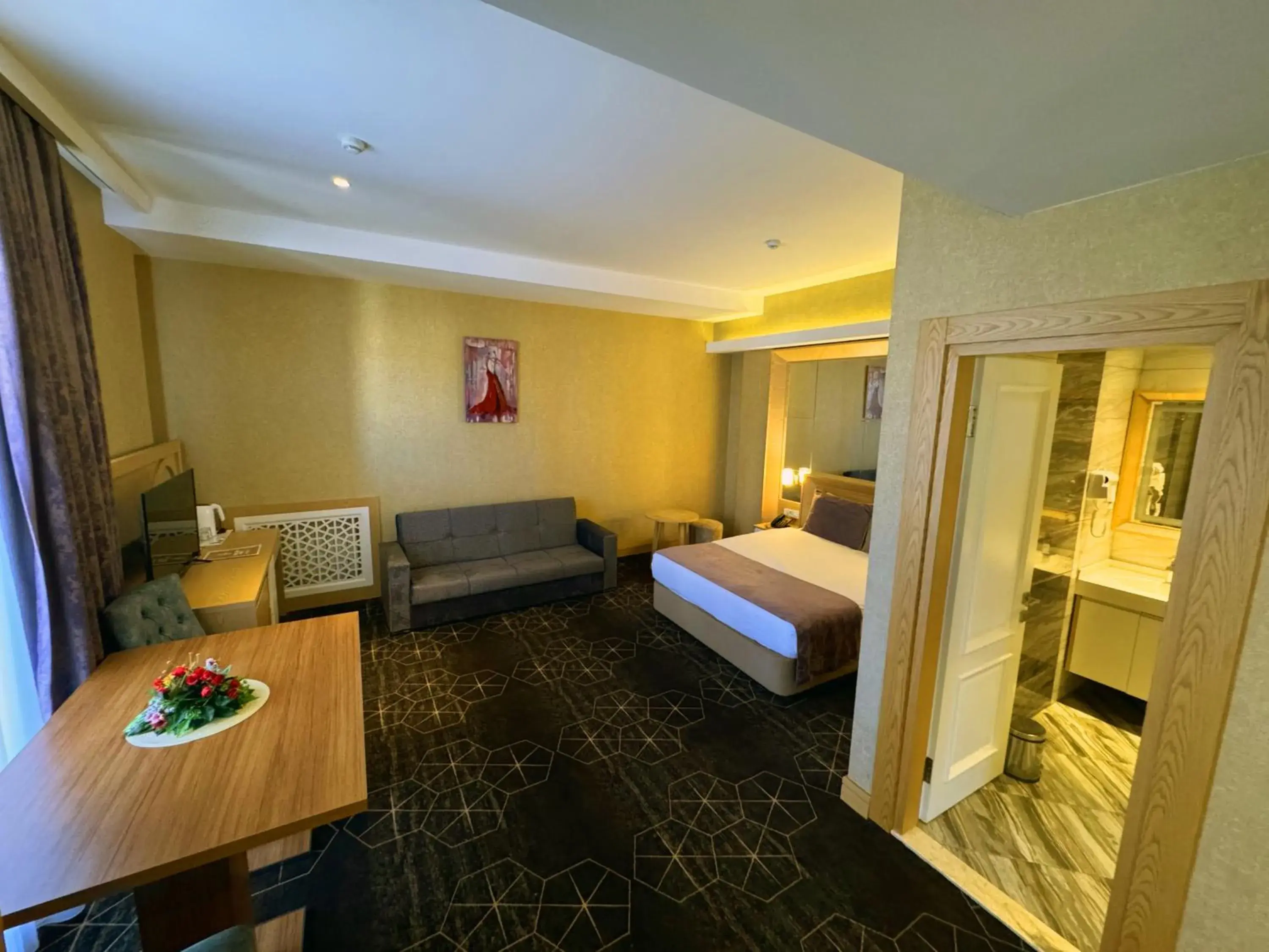 Deluxe King Studio in Regal Inn Badamdar Hotel Deluxe King Studio in Regal Inn Badamdar Hotel