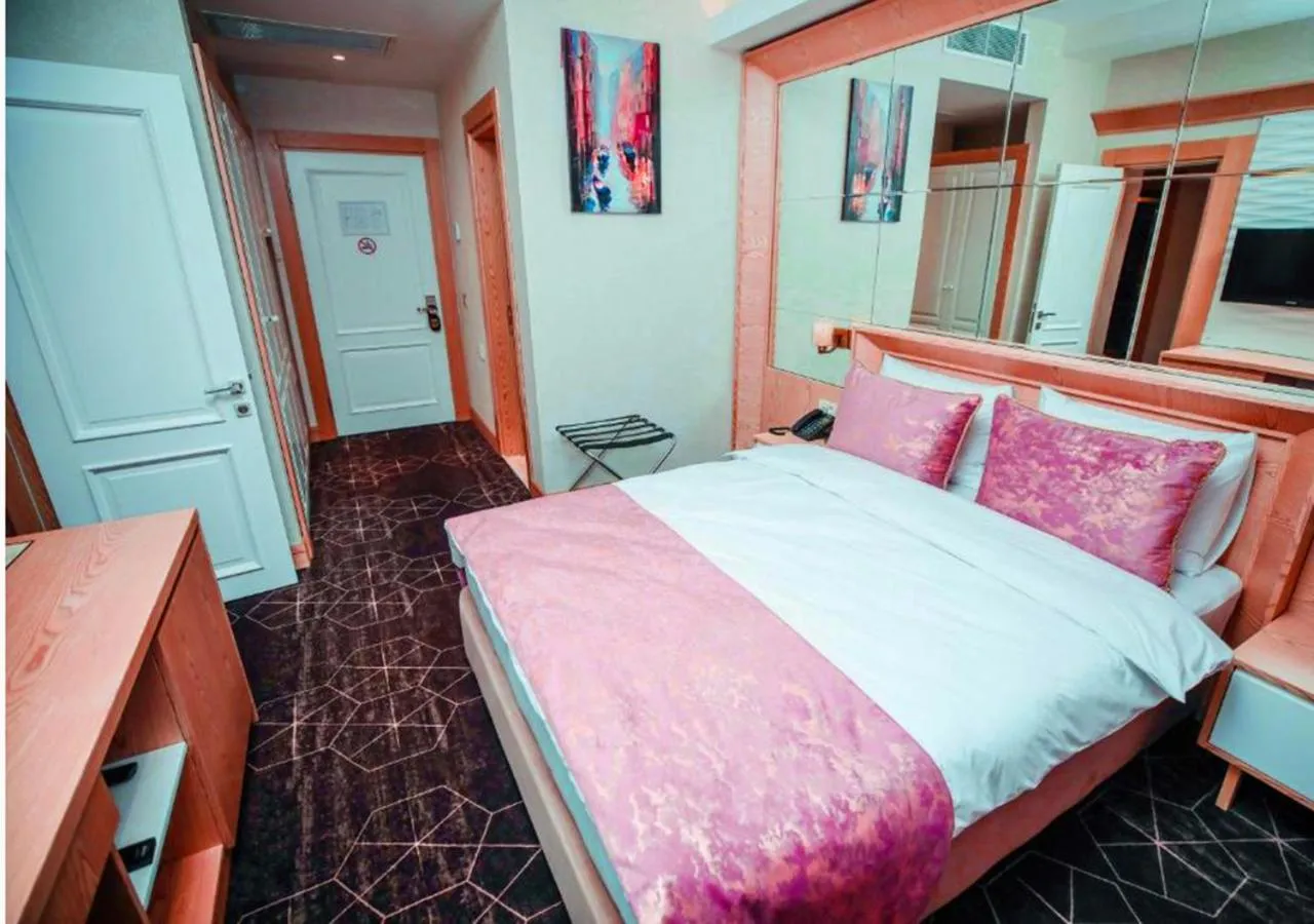 Bed in Regal Inn Badamdar Hotel