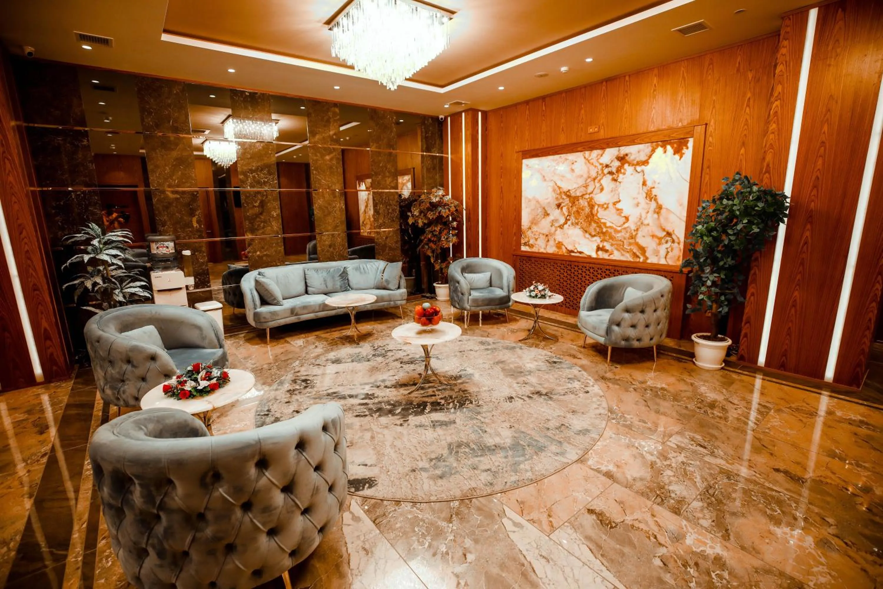 Lobby or reception in Regal Inn Badamdar Hotel