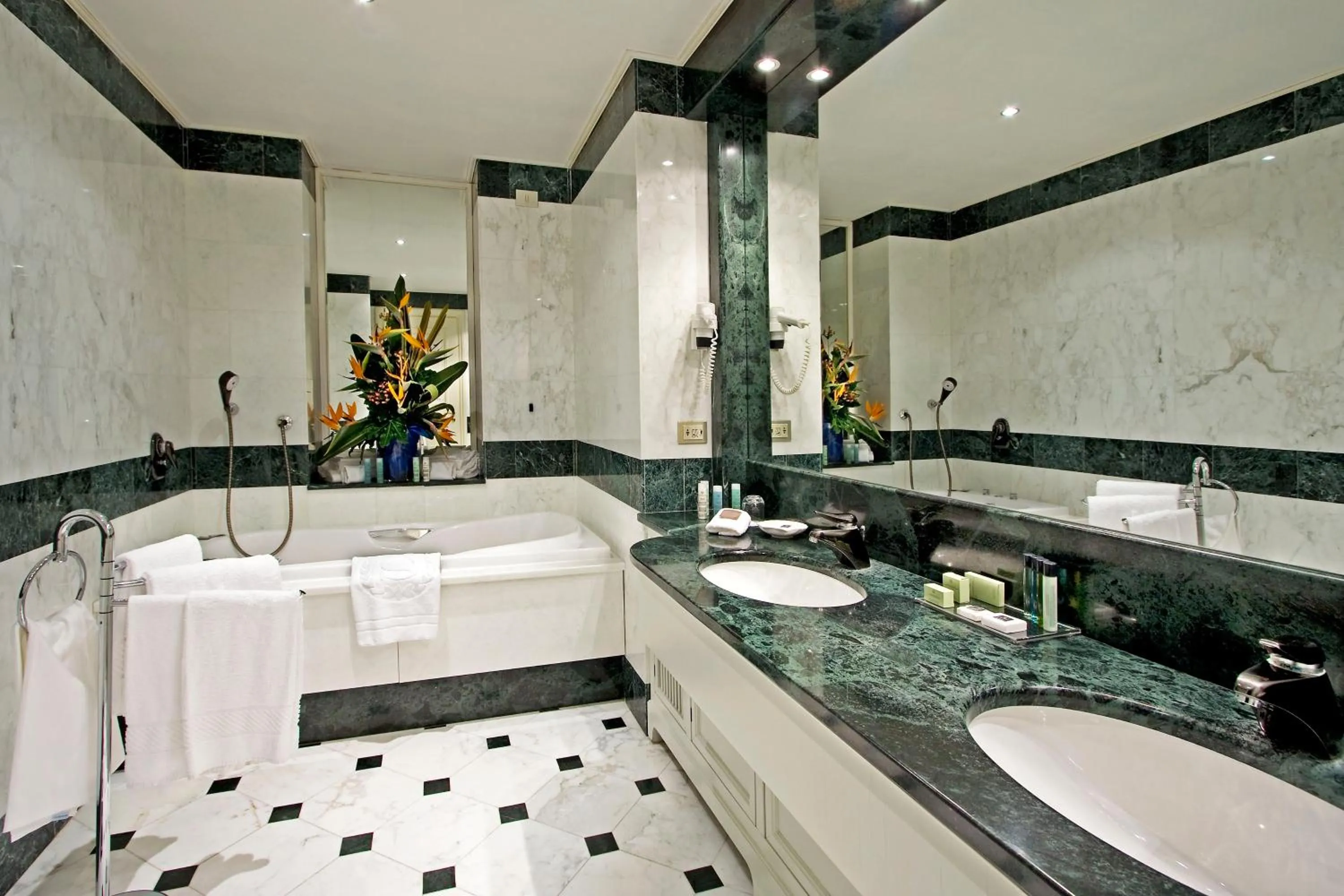 Bathroom in Tower Genova Airport - Hotel & Conference Center