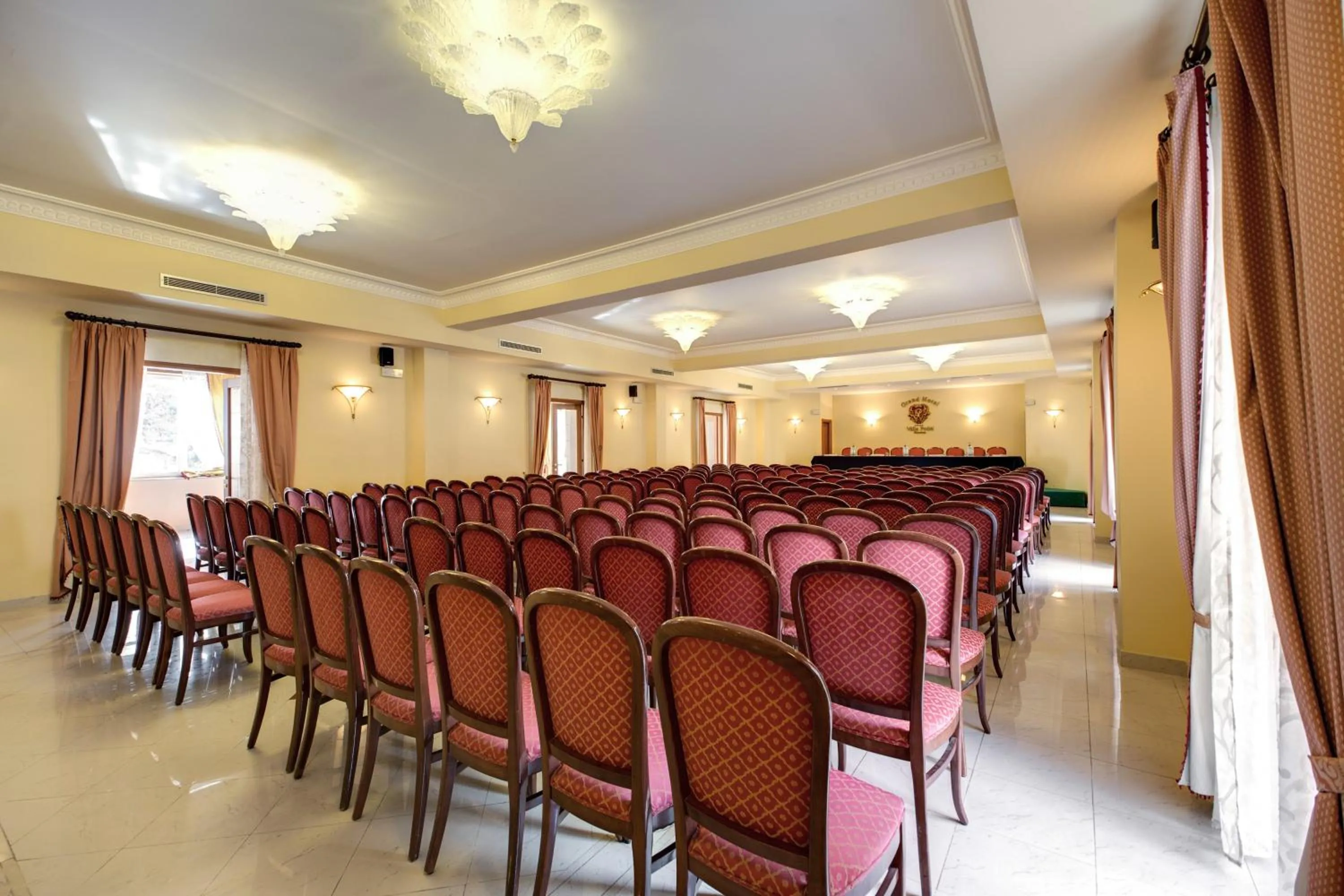Business facilities in Grand Hotel Villa Politi