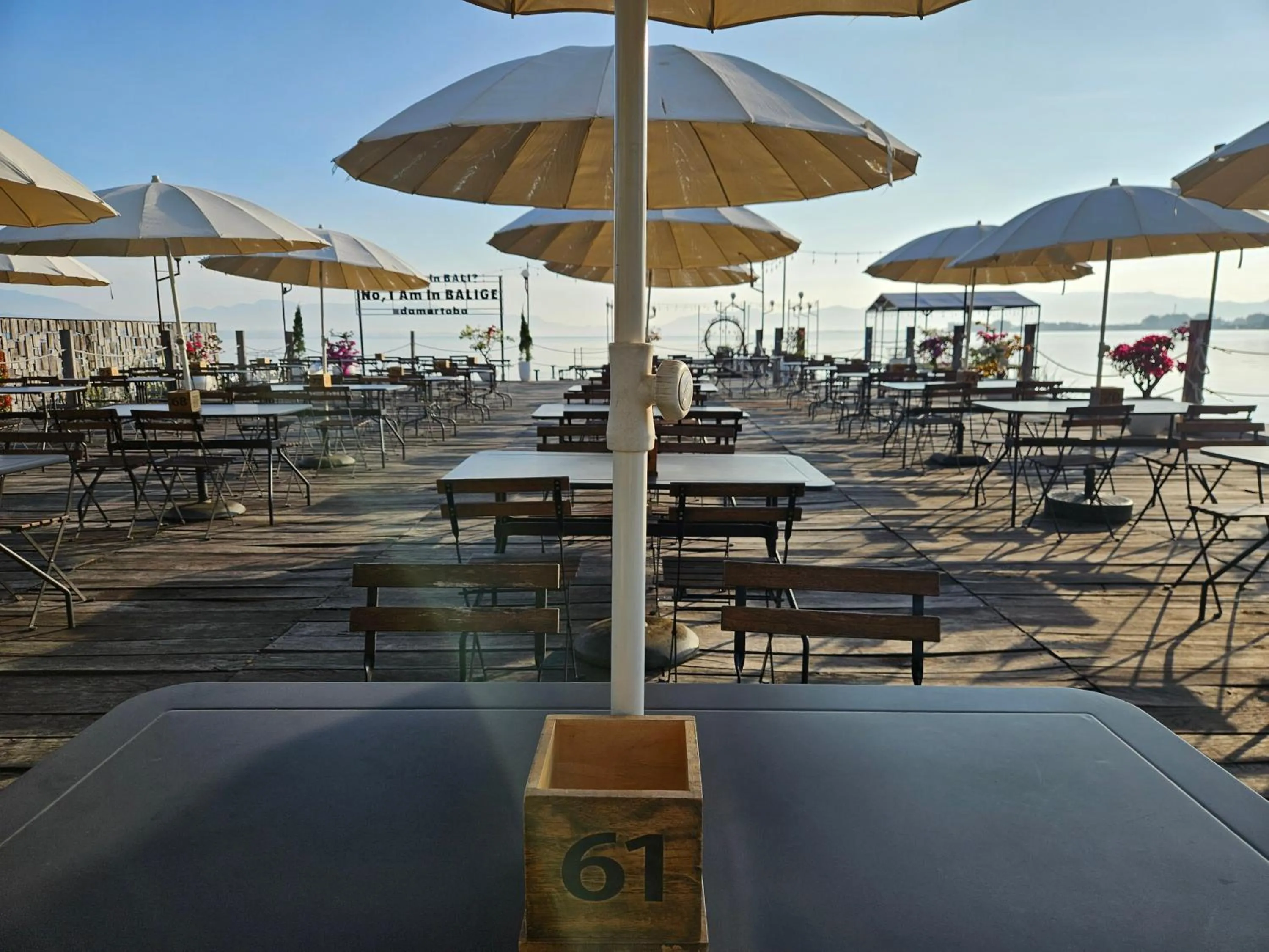 Restaurant/places to eat in Damar Toba