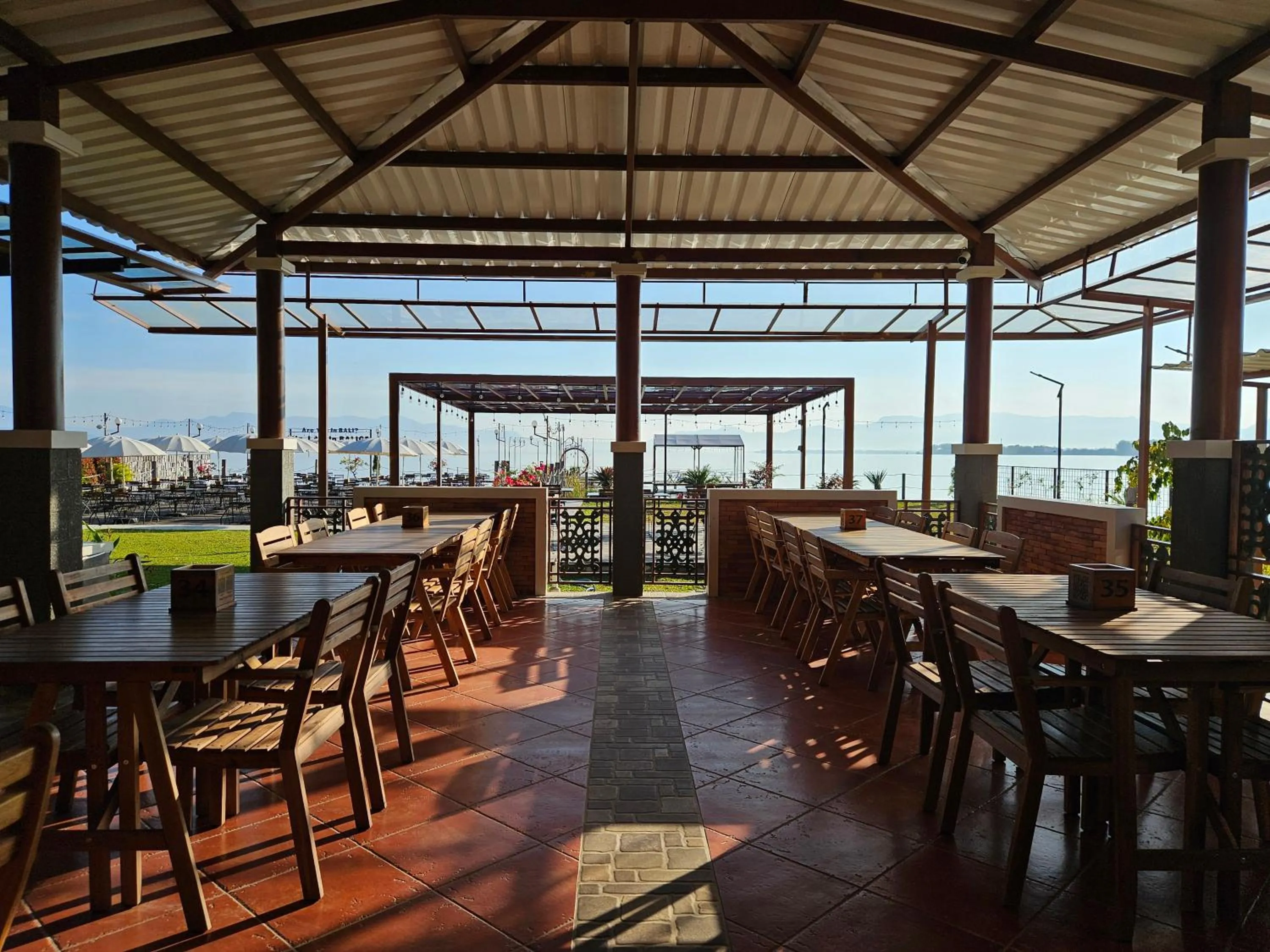 Restaurant/places to eat in Damar Toba