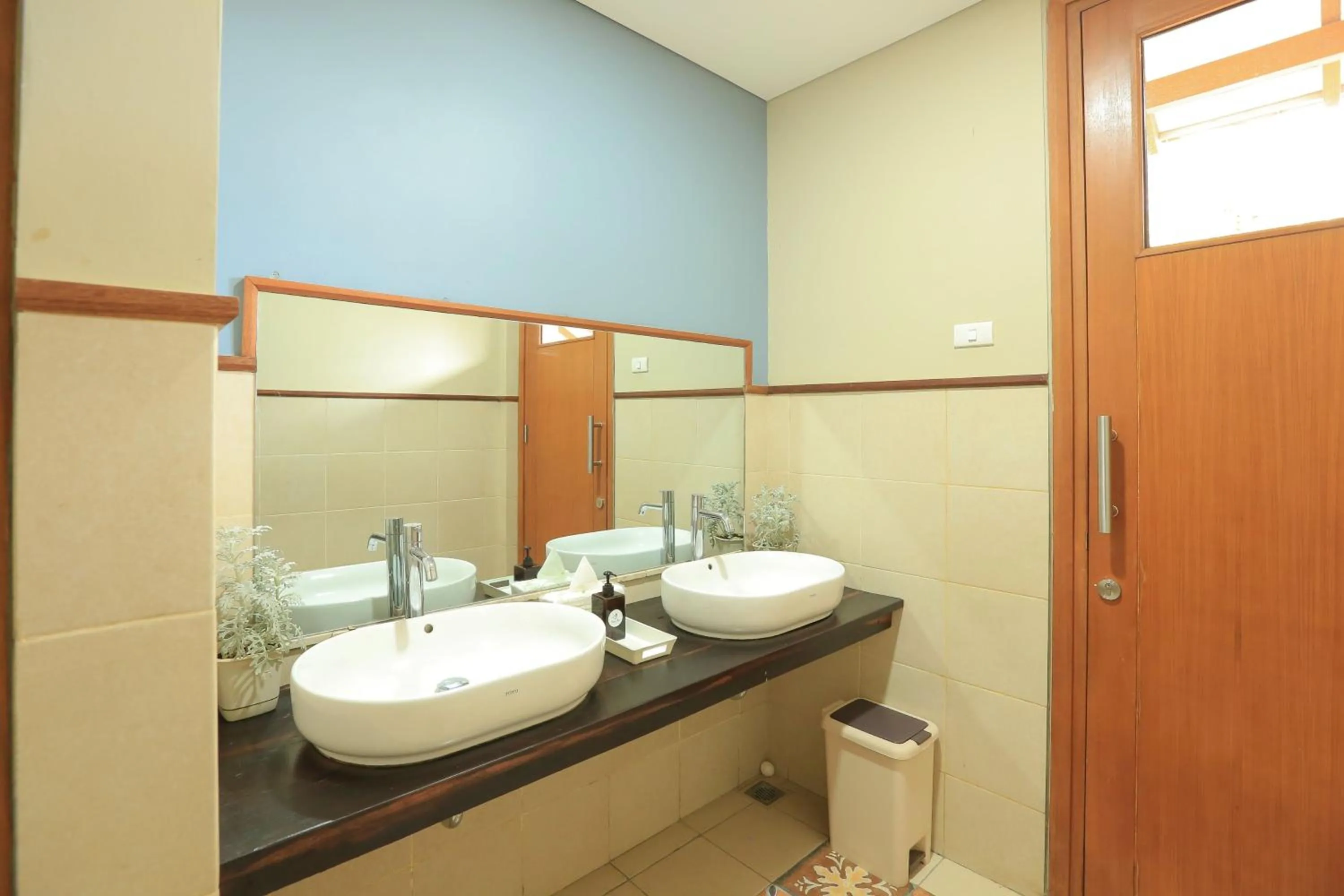 Toilet in Damar Toba