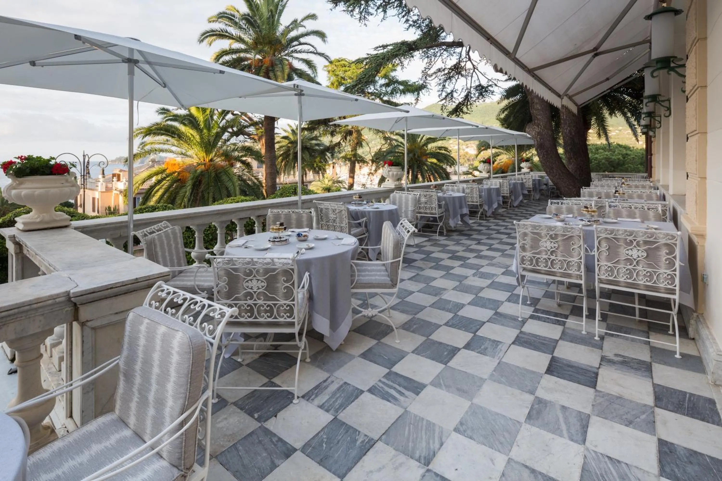 Restaurant/places to eat in Imperiale Palace Hotel