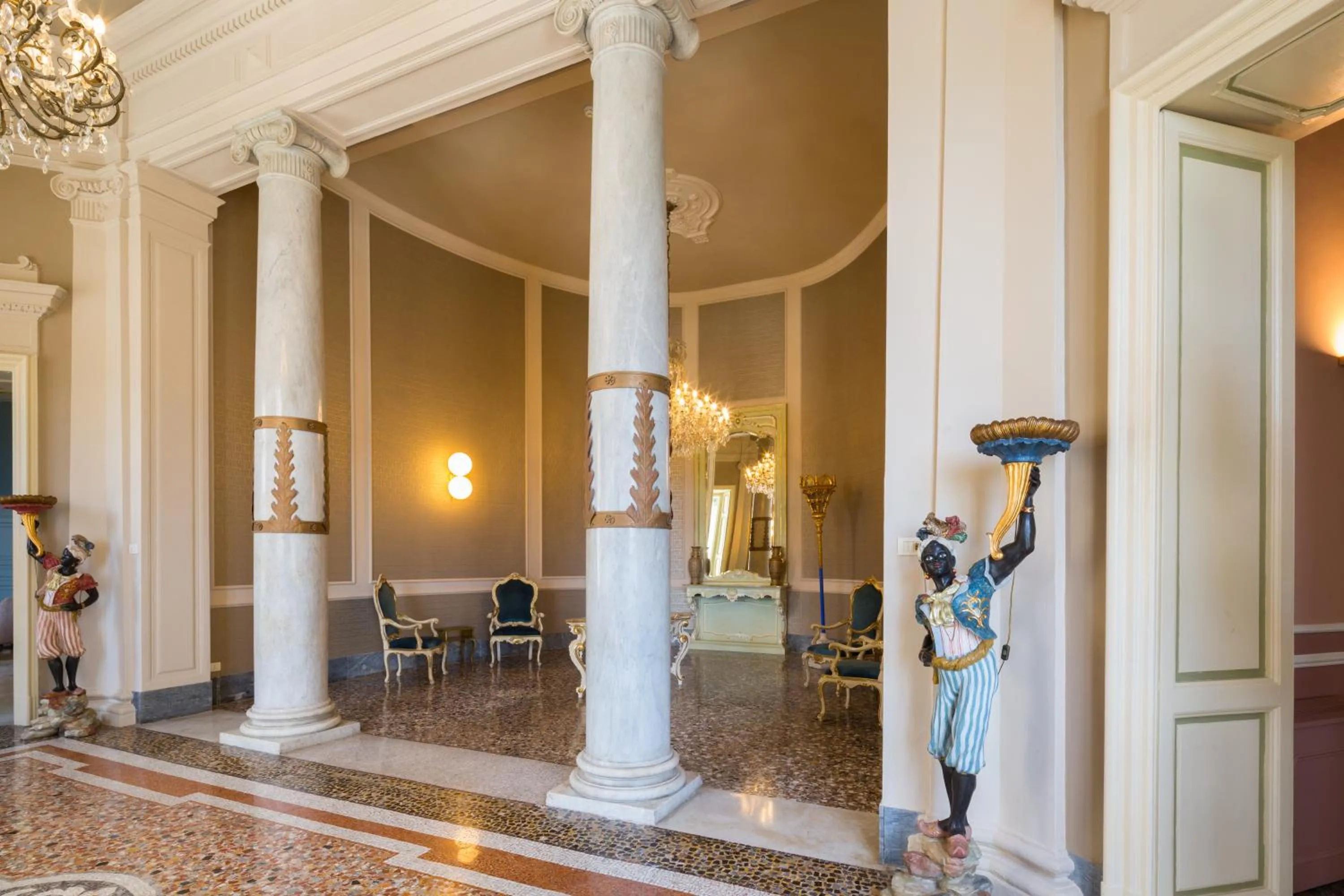 Communal lounge/ TV room in Imperiale Palace Hotel