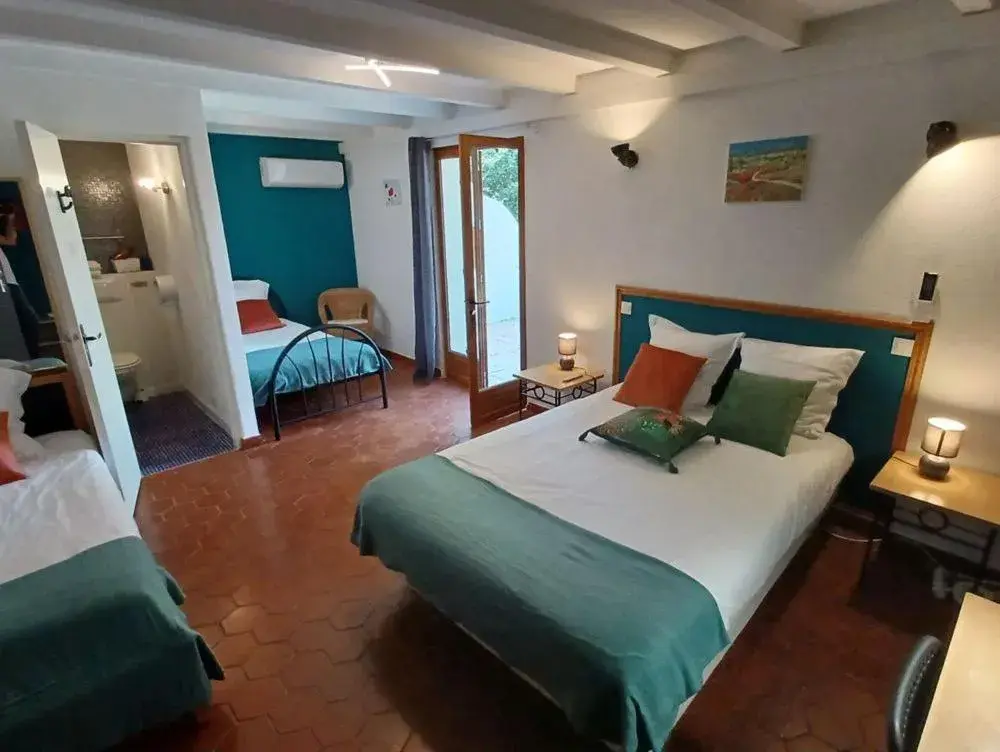 Quadruple Room with Garden View in Hôtel Bel Valen Quadruple Room with Garden View in Hôtel Bel Valen