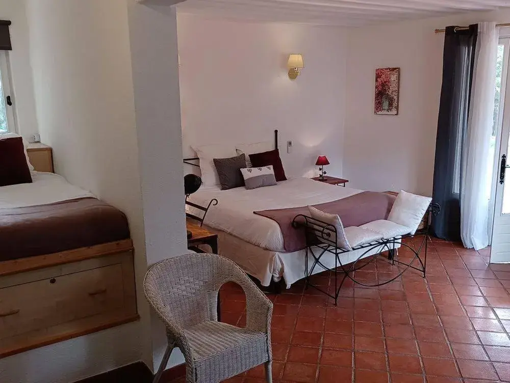 Luxury Triple Room in Hôtel Bel Valen Luxury Triple Room in Hôtel Bel Valen