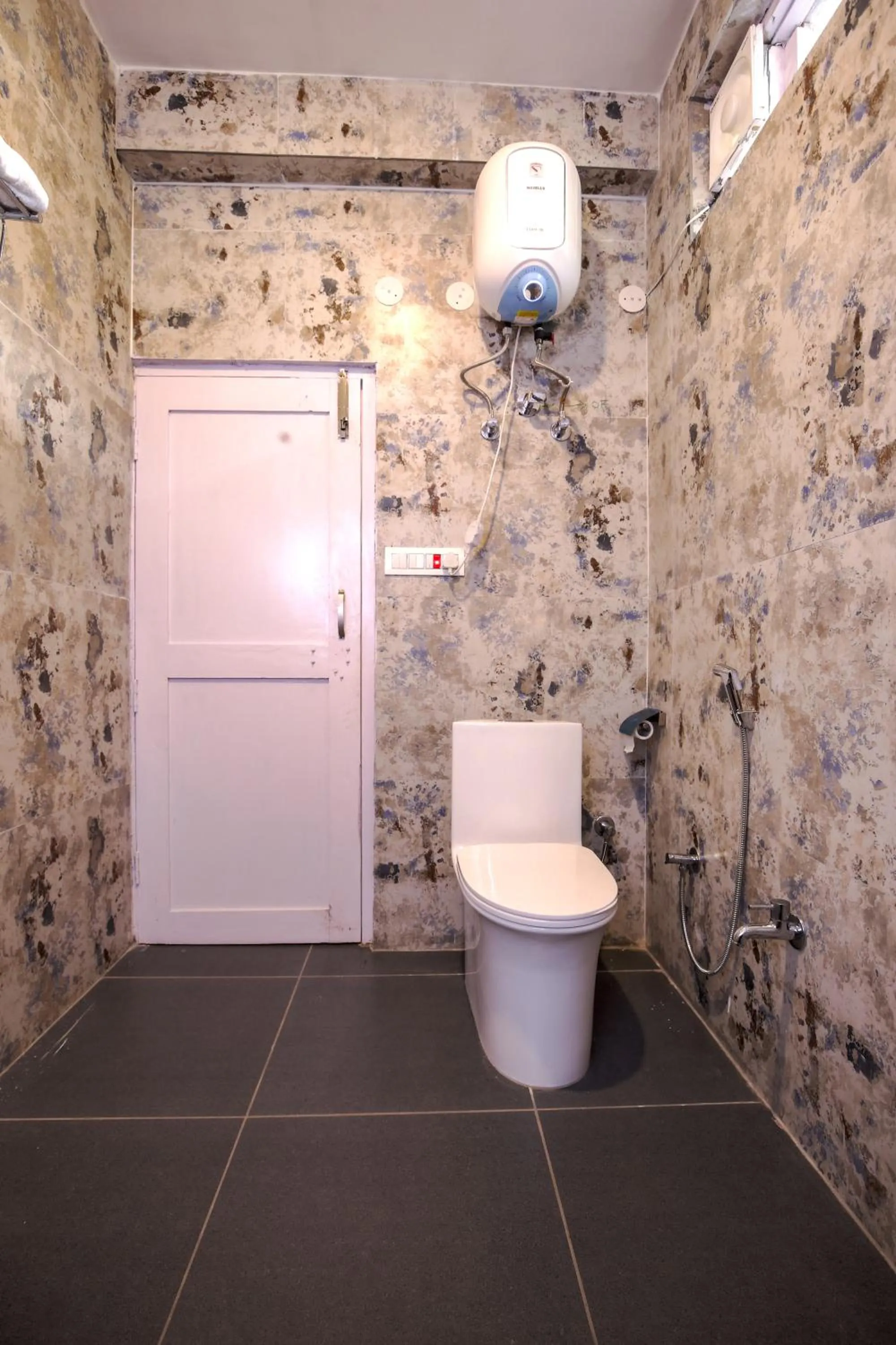 Shower in The Bunksters Bir