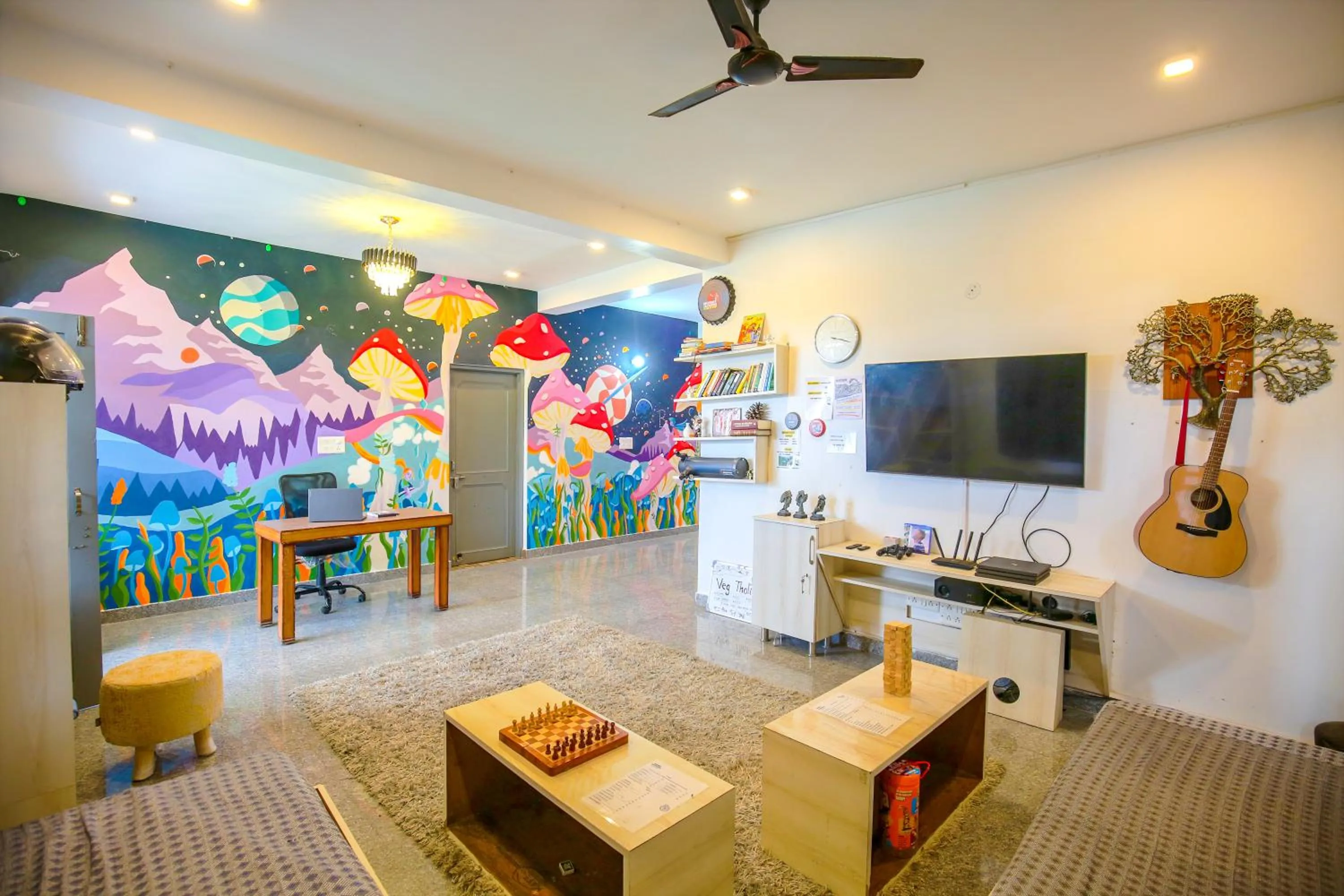 Communal lounge/ TV room in The Bunksters Bir