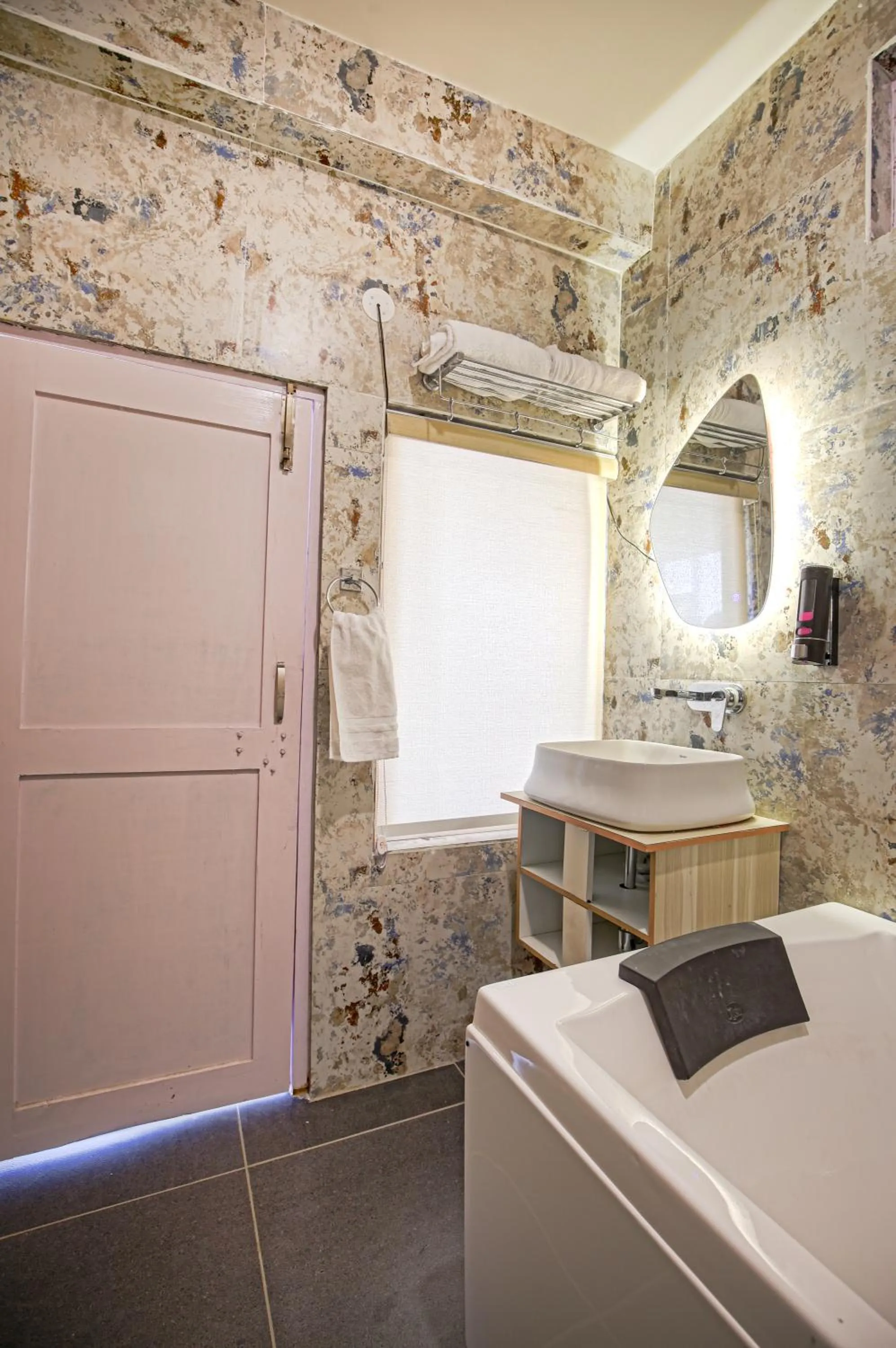 Shower in The Bunksters Bir