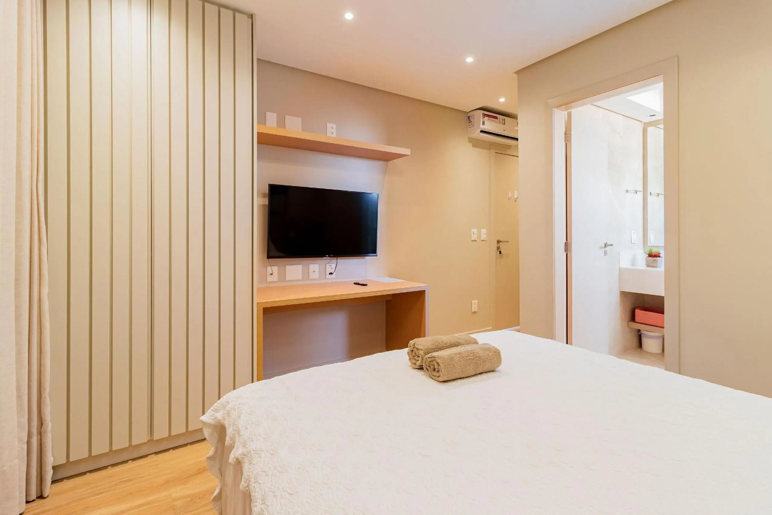 Bedroom, Bed in SA05 Excelente Casa 5 Suítes - Condomínio Reserva de Sauípe