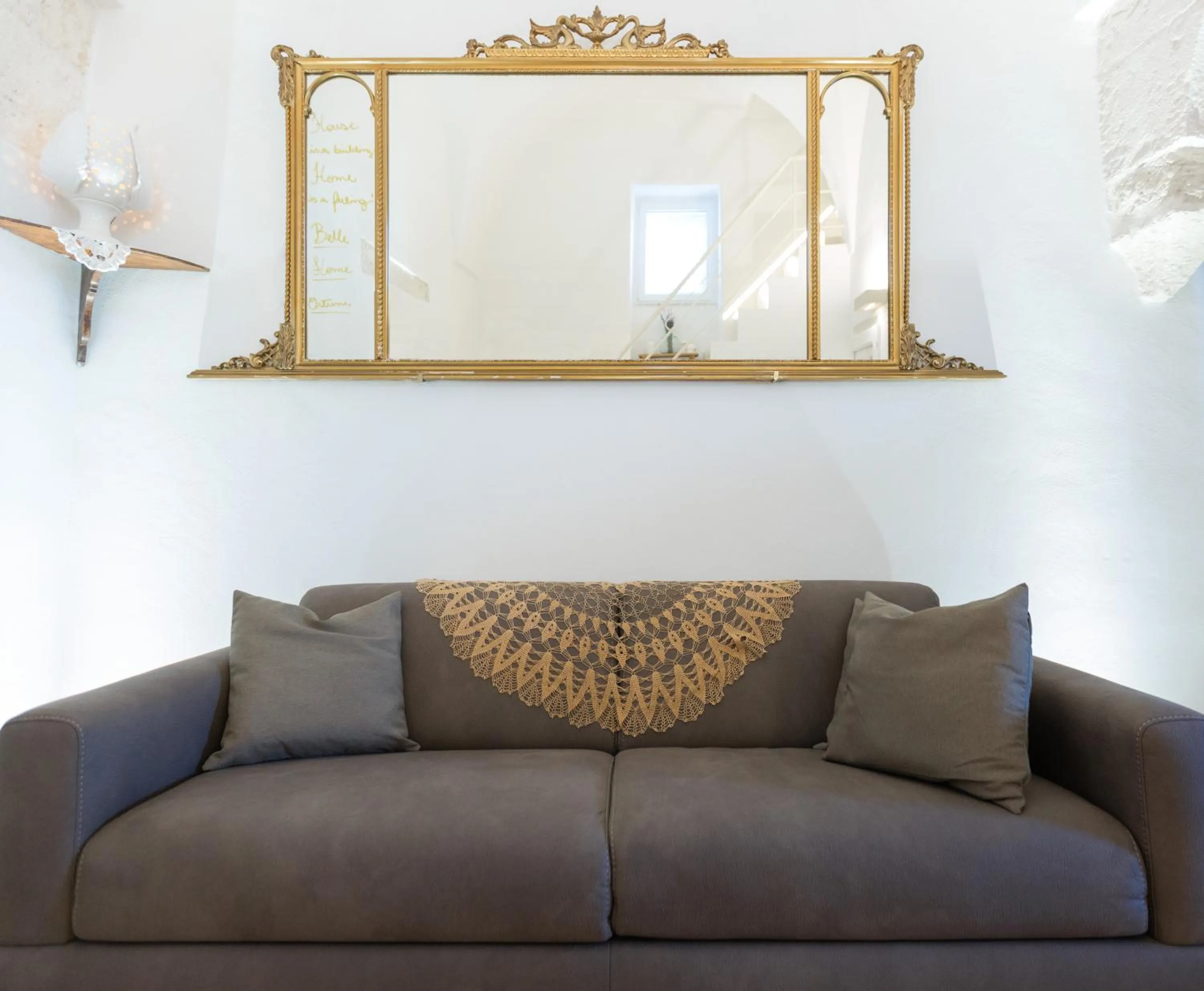 Living room in BELLE HOME OSTUNI vasca vista mare