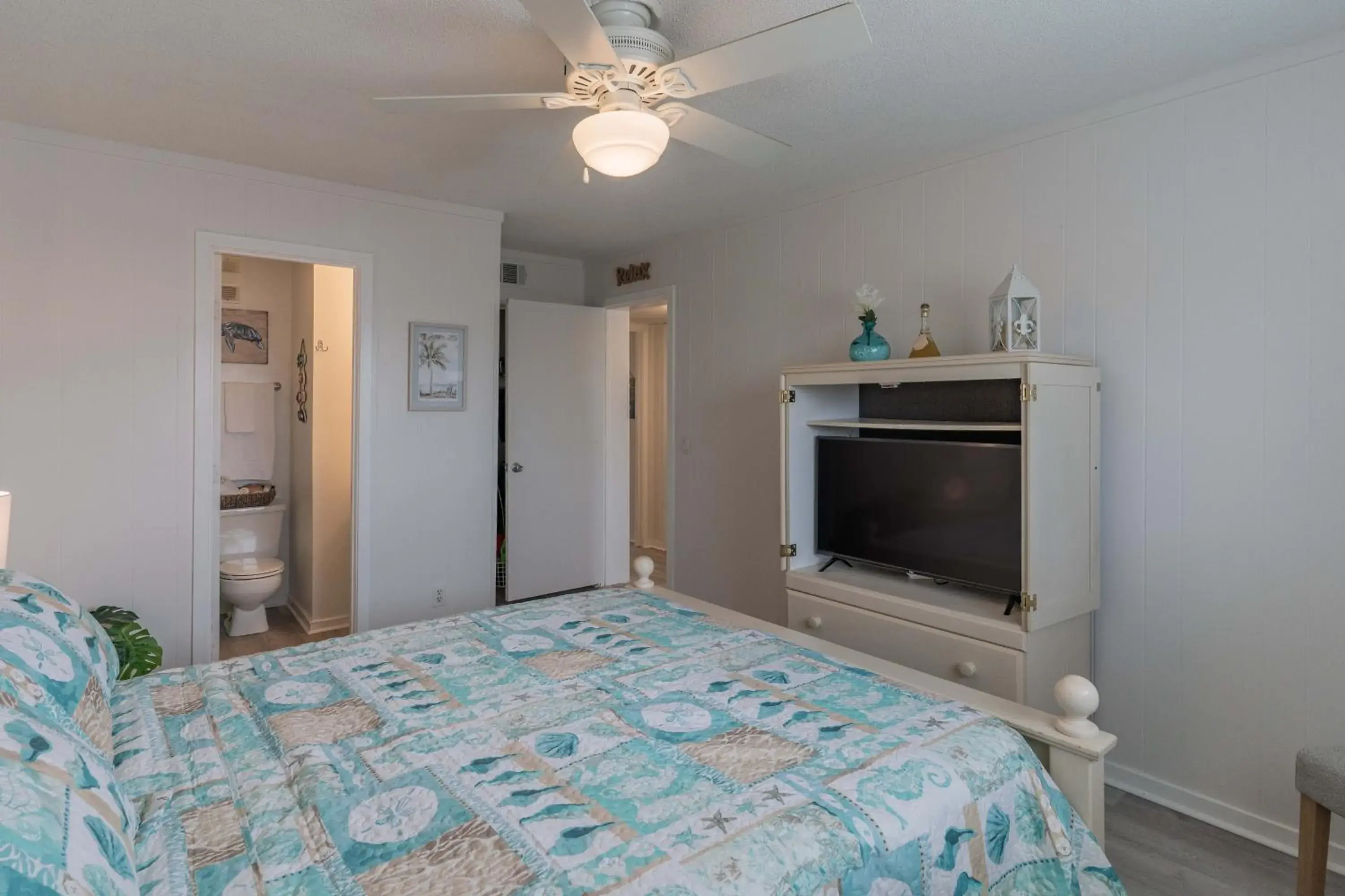 Gorgeous 2 Bedroom Condo Gorgeous 2 Bedroom Condo