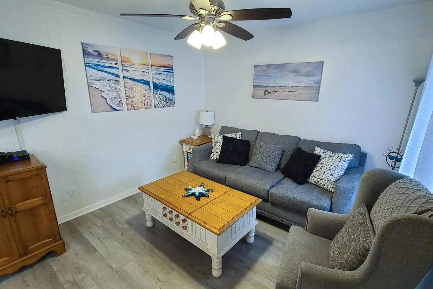Gorgeous 2 Bedroom Condo