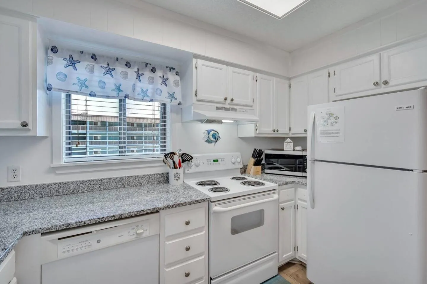 Gorgeous 2 Bedroom Condo