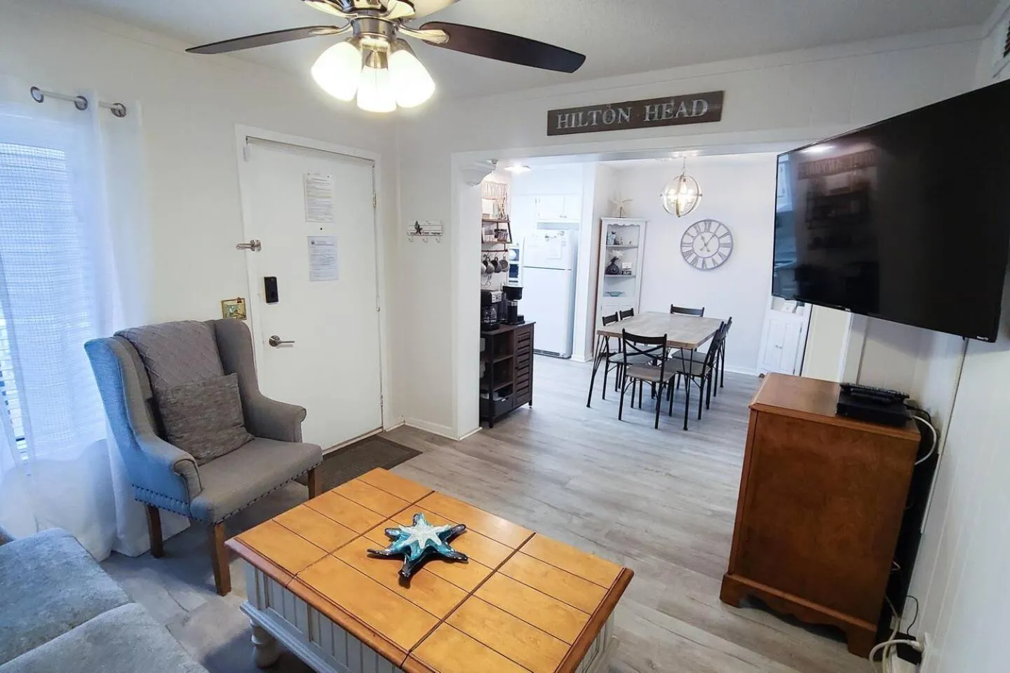 Gorgeous 2 Bedroom Condo