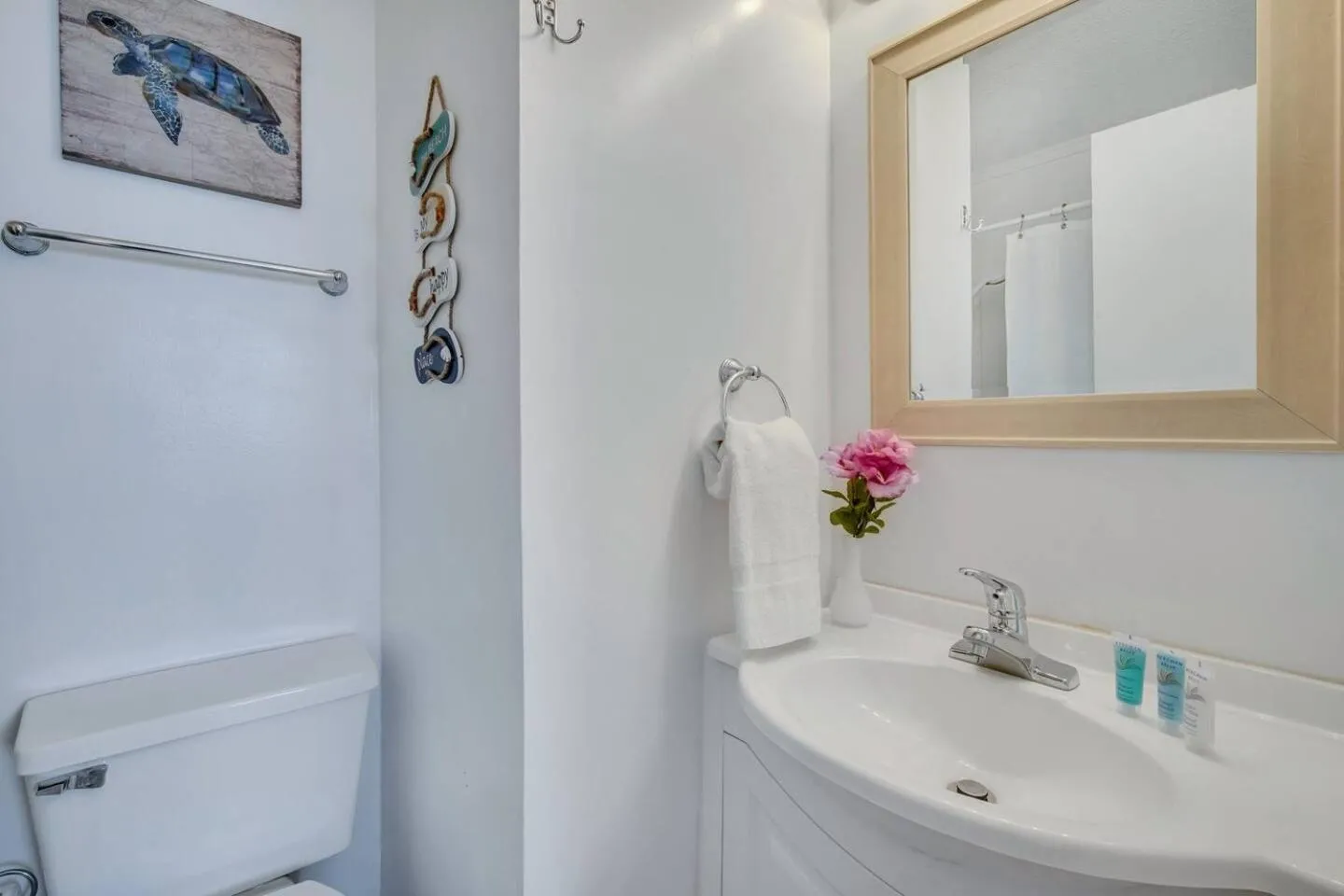 Gorgeous 2 Bedroom Condo