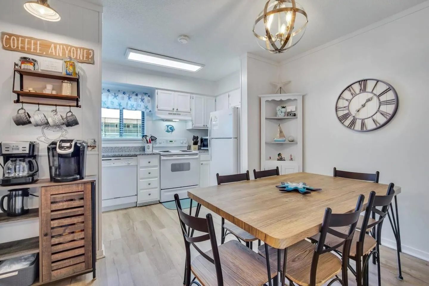Gorgeous 2 Bedroom Condo