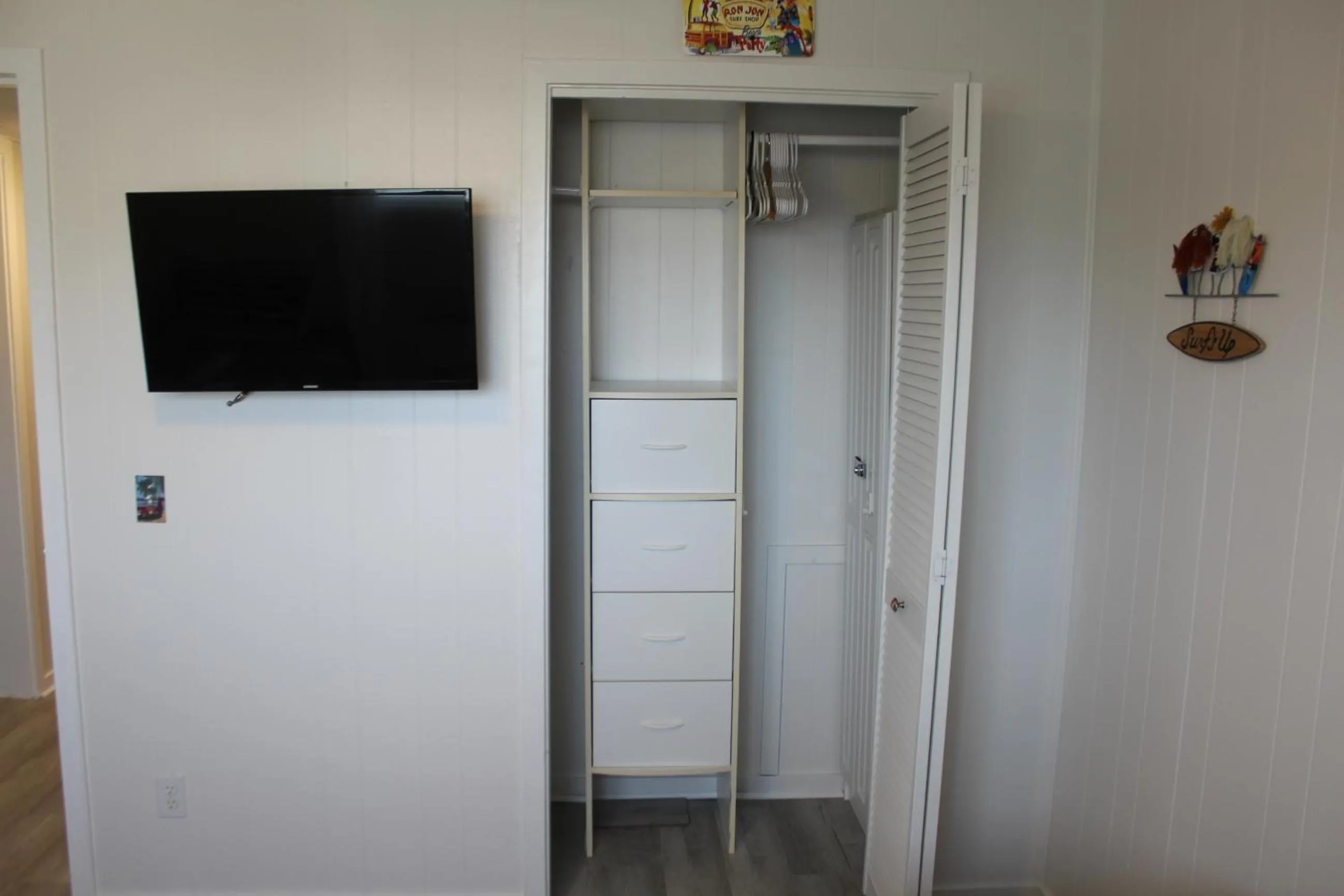 TV and multimedia in Gorgeous 2 Bedroom Condo