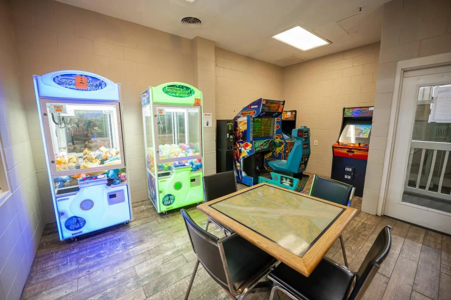 Gorgeous 2 Bedroom Condo