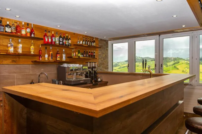 Nightclub / DJ in Hotel Swiss Views