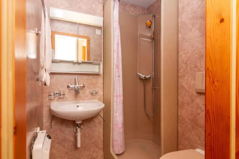 Bathroom in Hotel Swiss Views