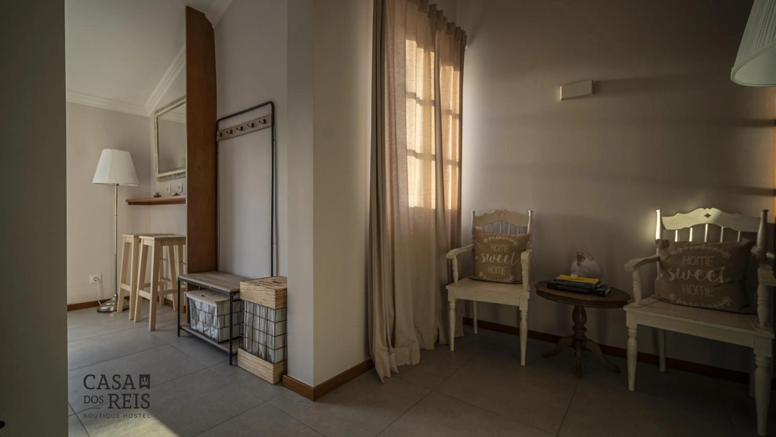 Seating area in Casa Dos Reis - Boutique Hostel