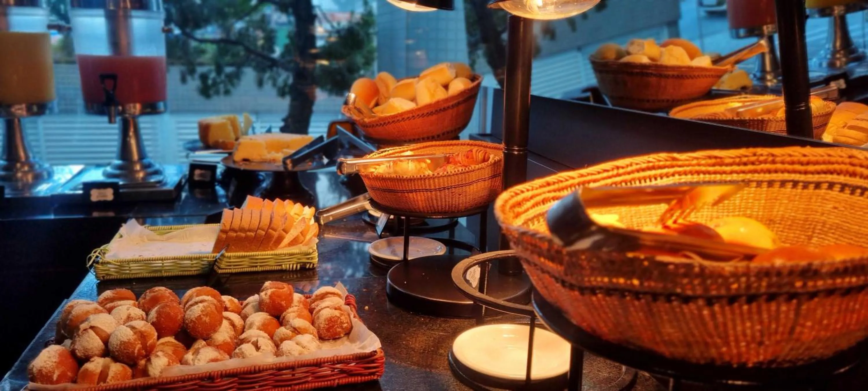 Breakfast in Paraíso Suítes by Charlie