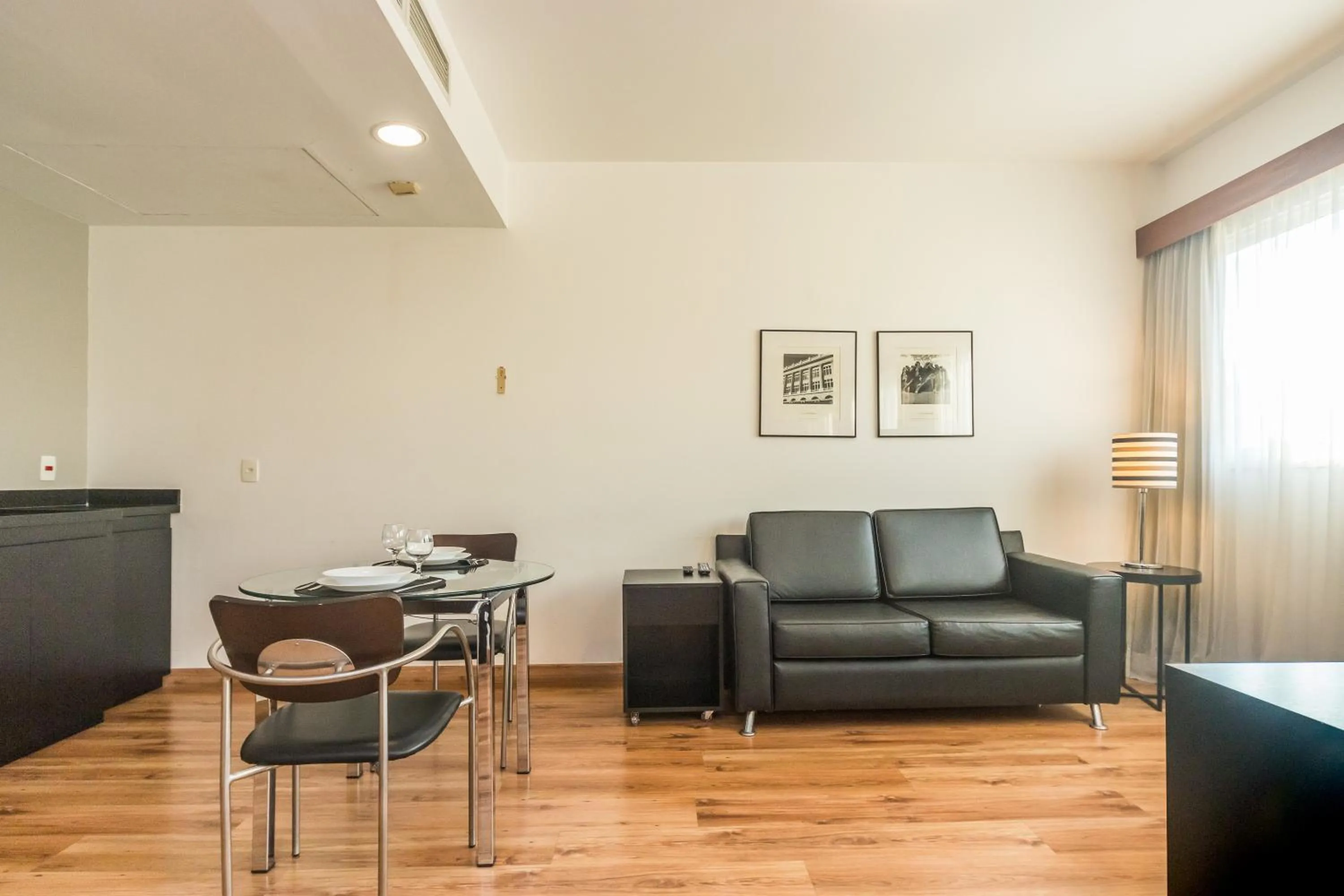 Day in Paraíso Suítes by Charlie