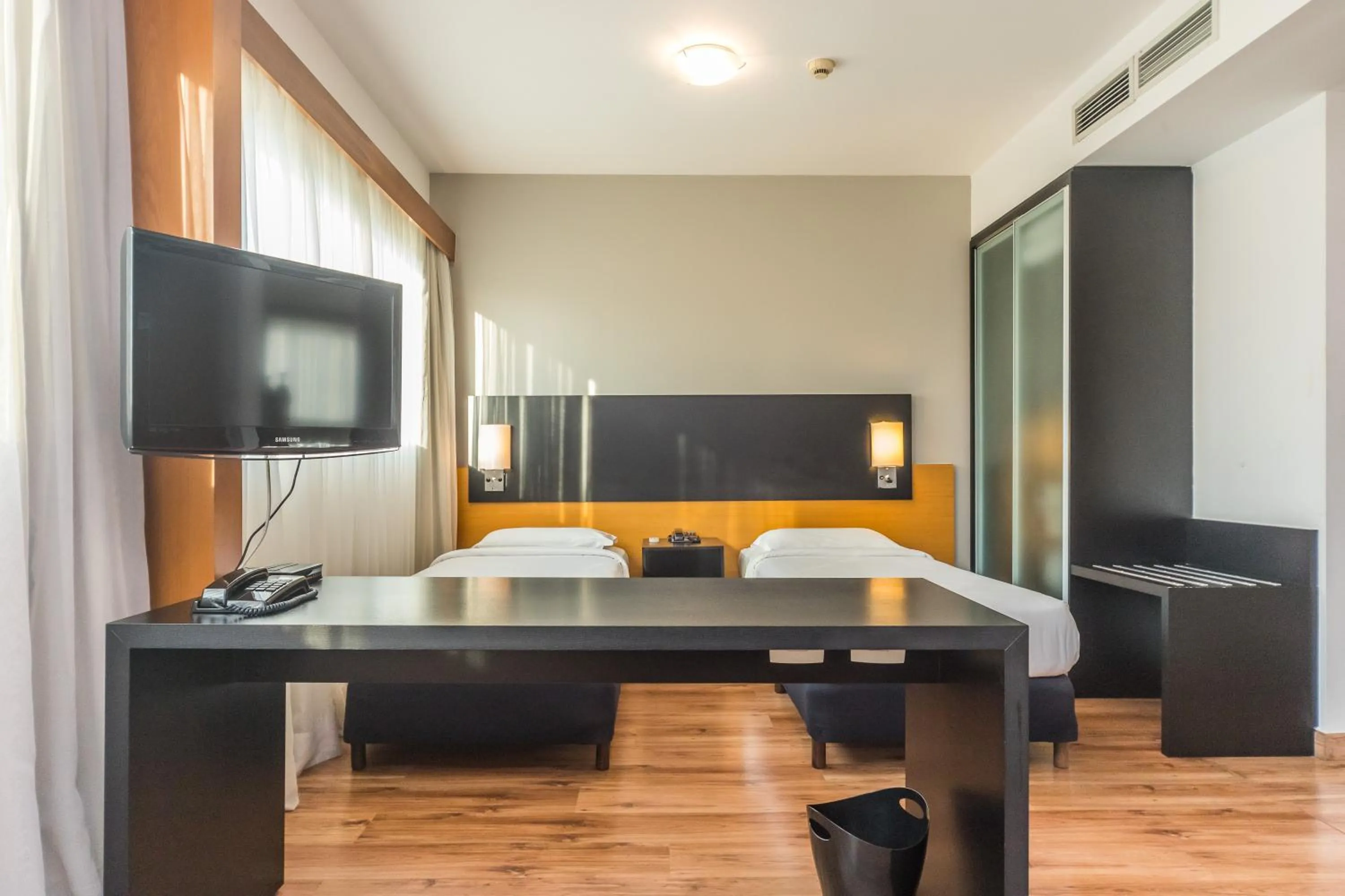 Bed in Paraíso Suítes by Charlie