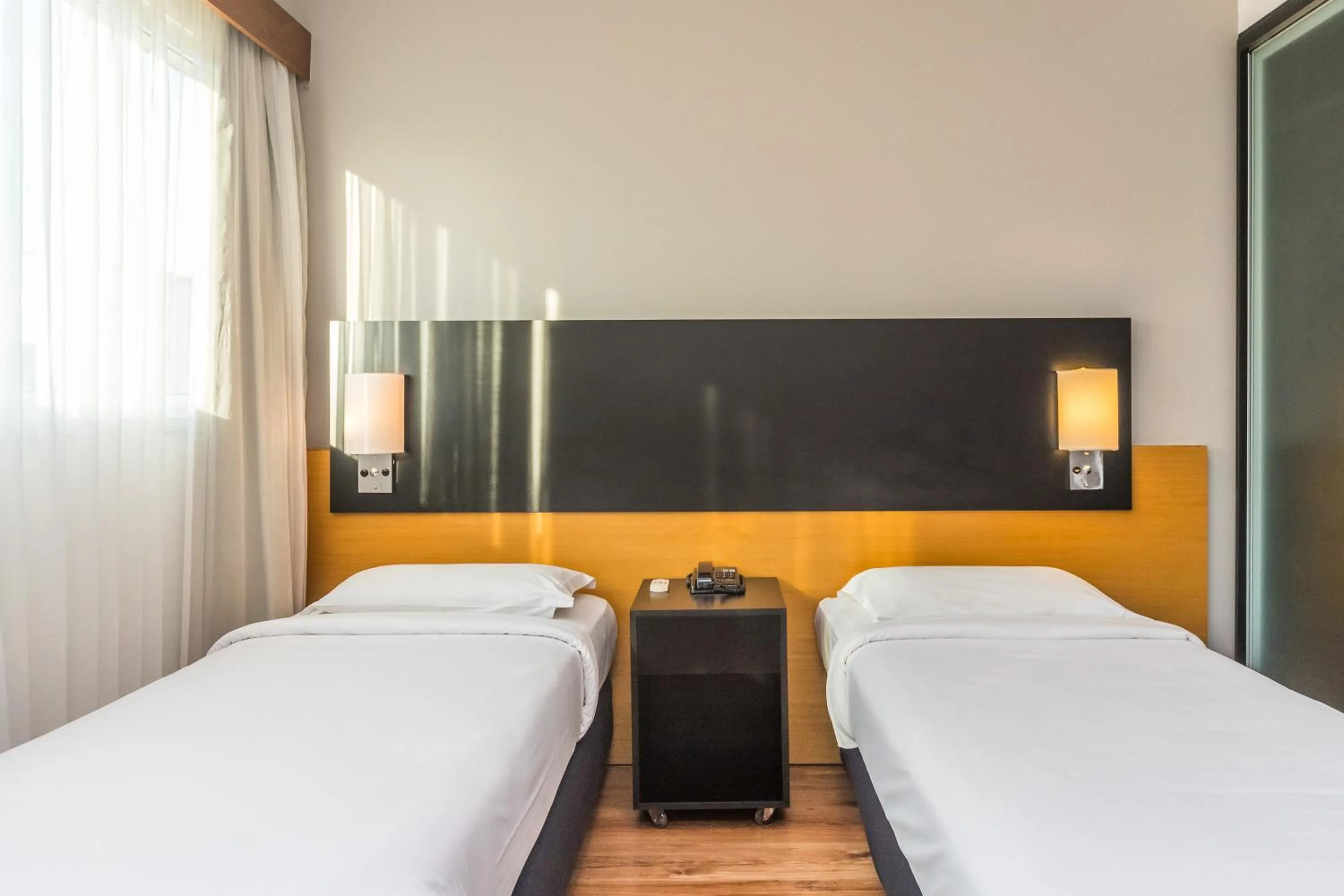 Bed in Paraíso Suítes by Charlie