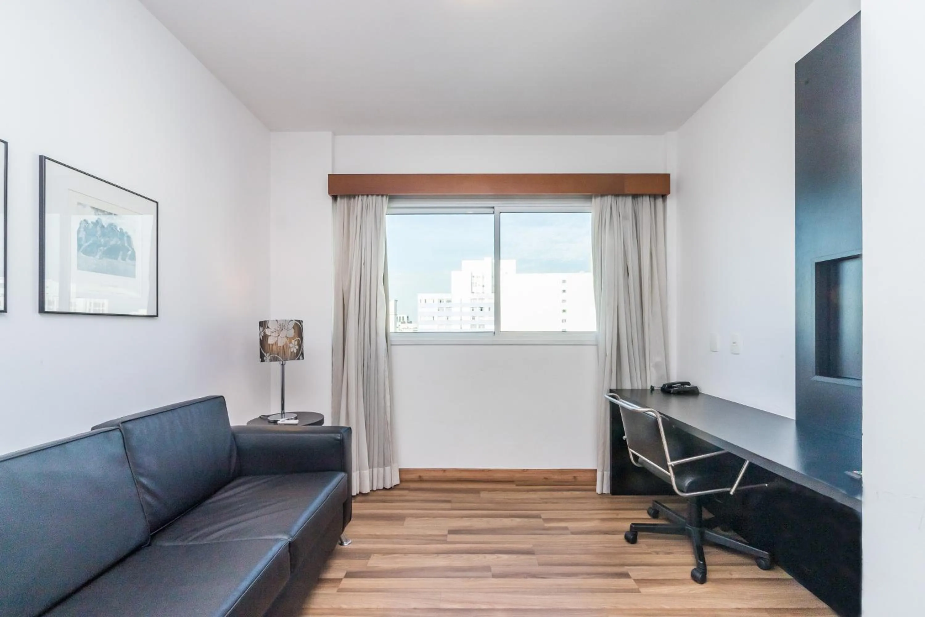 Day in Paraíso Suítes by Charlie