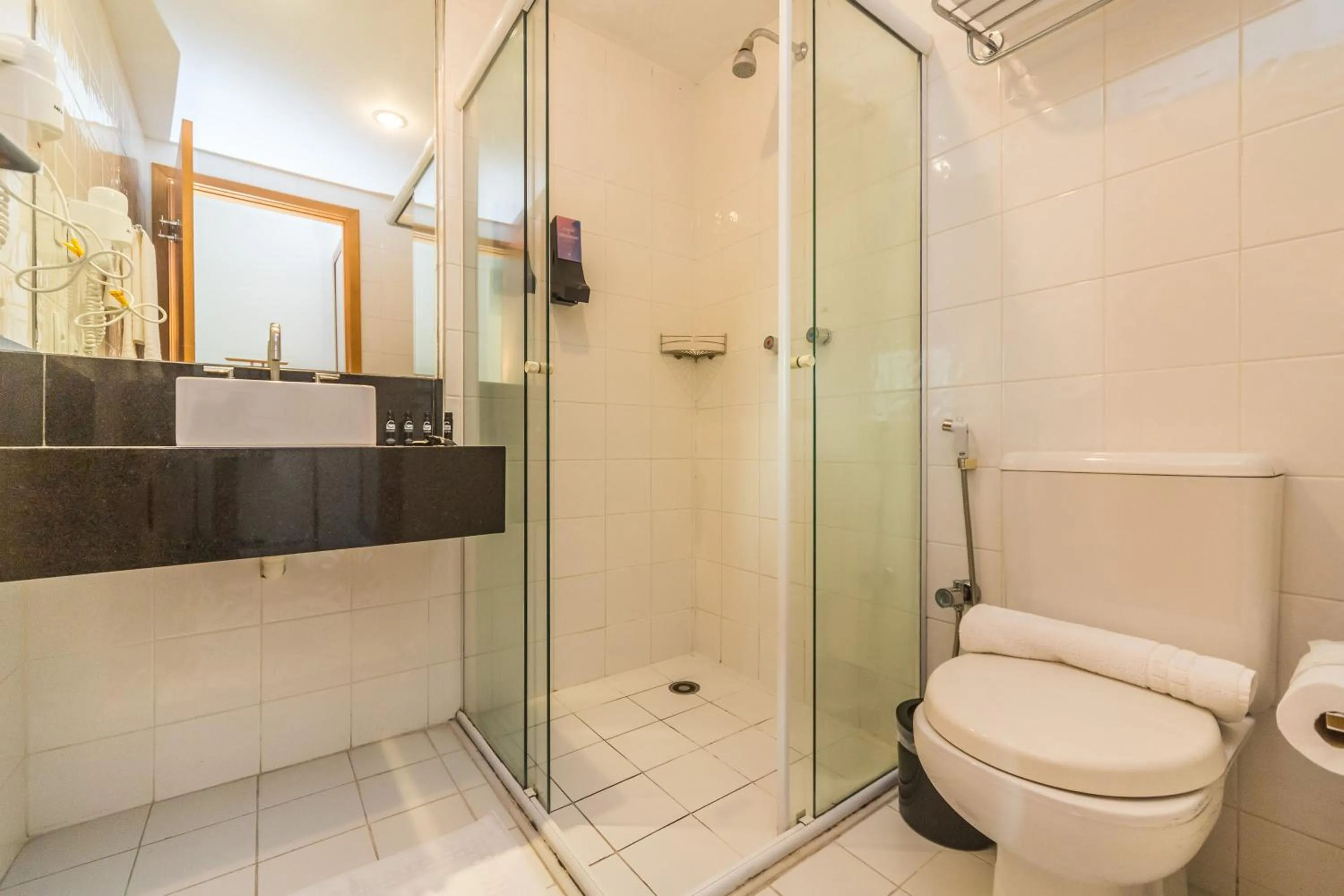 Shower in Paraíso Suítes by Charlie