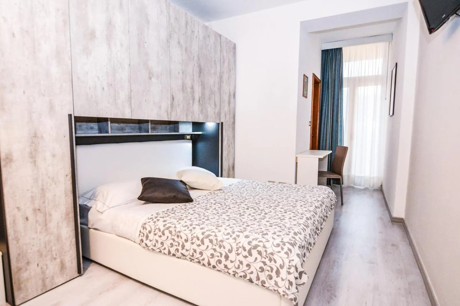 Bed in Hotel Gardesana