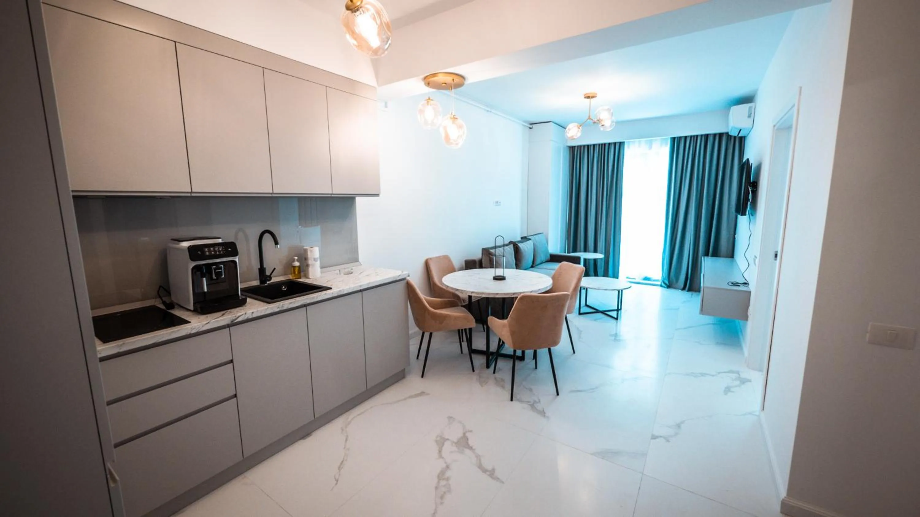 Dining area in WAVE 4 Apartments Mamaia Nord