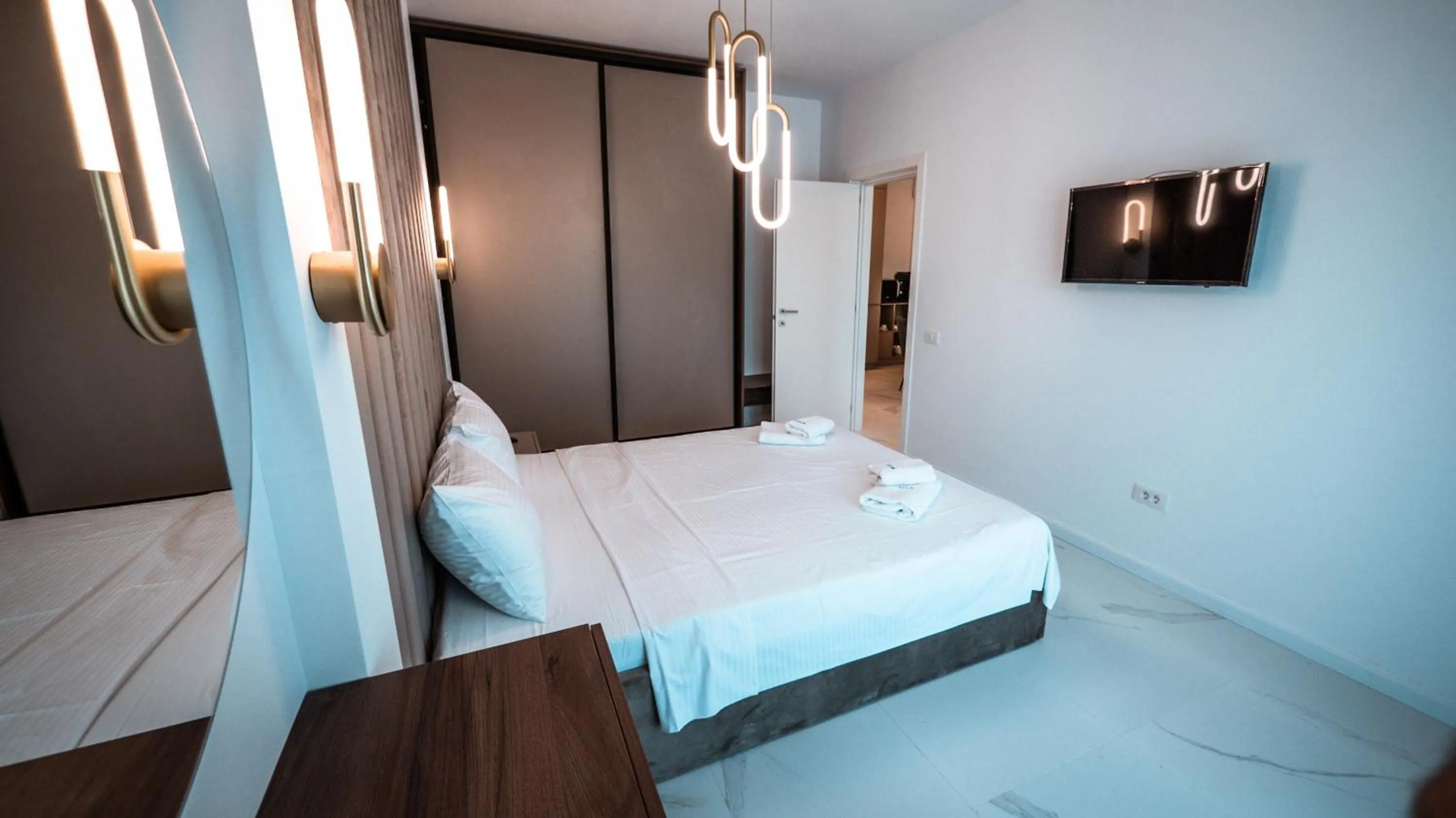 Bedroom, Bed in WAVE 4 Apartments Mamaia Nord