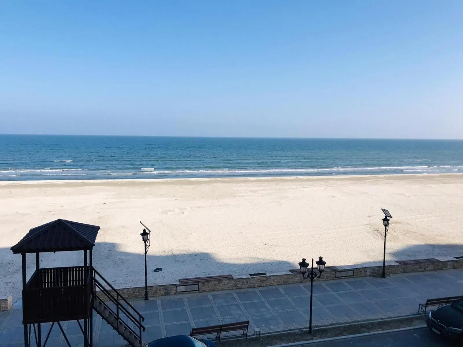 Beach in WAVE 4 Apartments Mamaia Nord