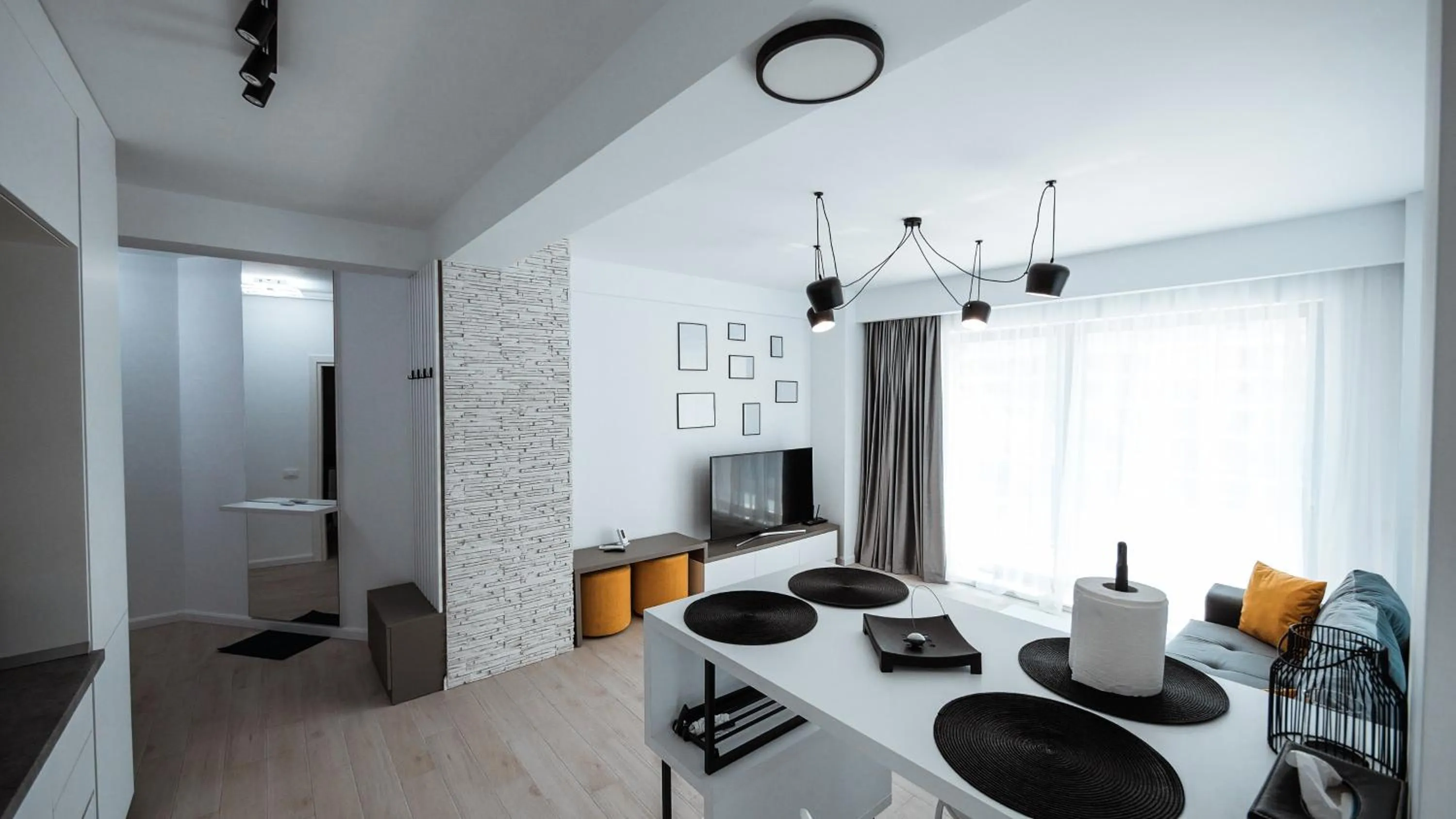 Dining area in WAVE 4 Apartments Mamaia Nord