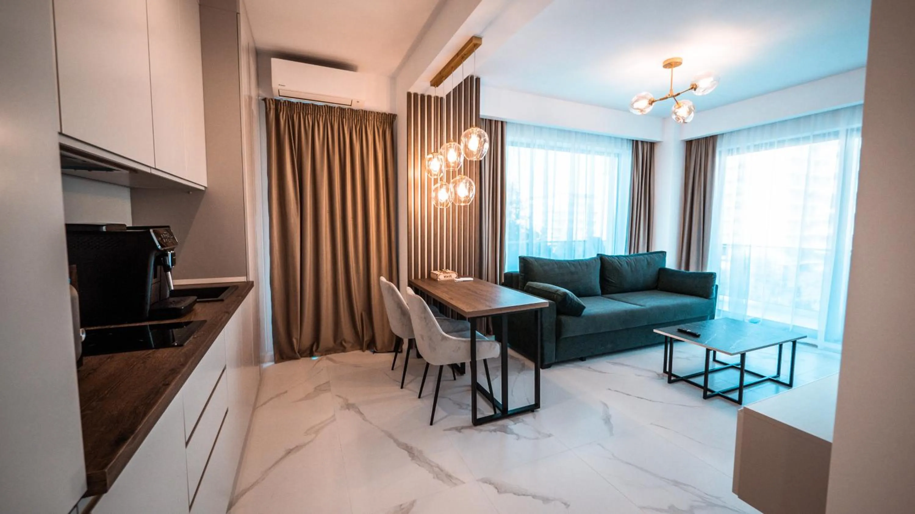 Kitchen or kitchenette in WAVE 4 Apartments Mamaia Nord