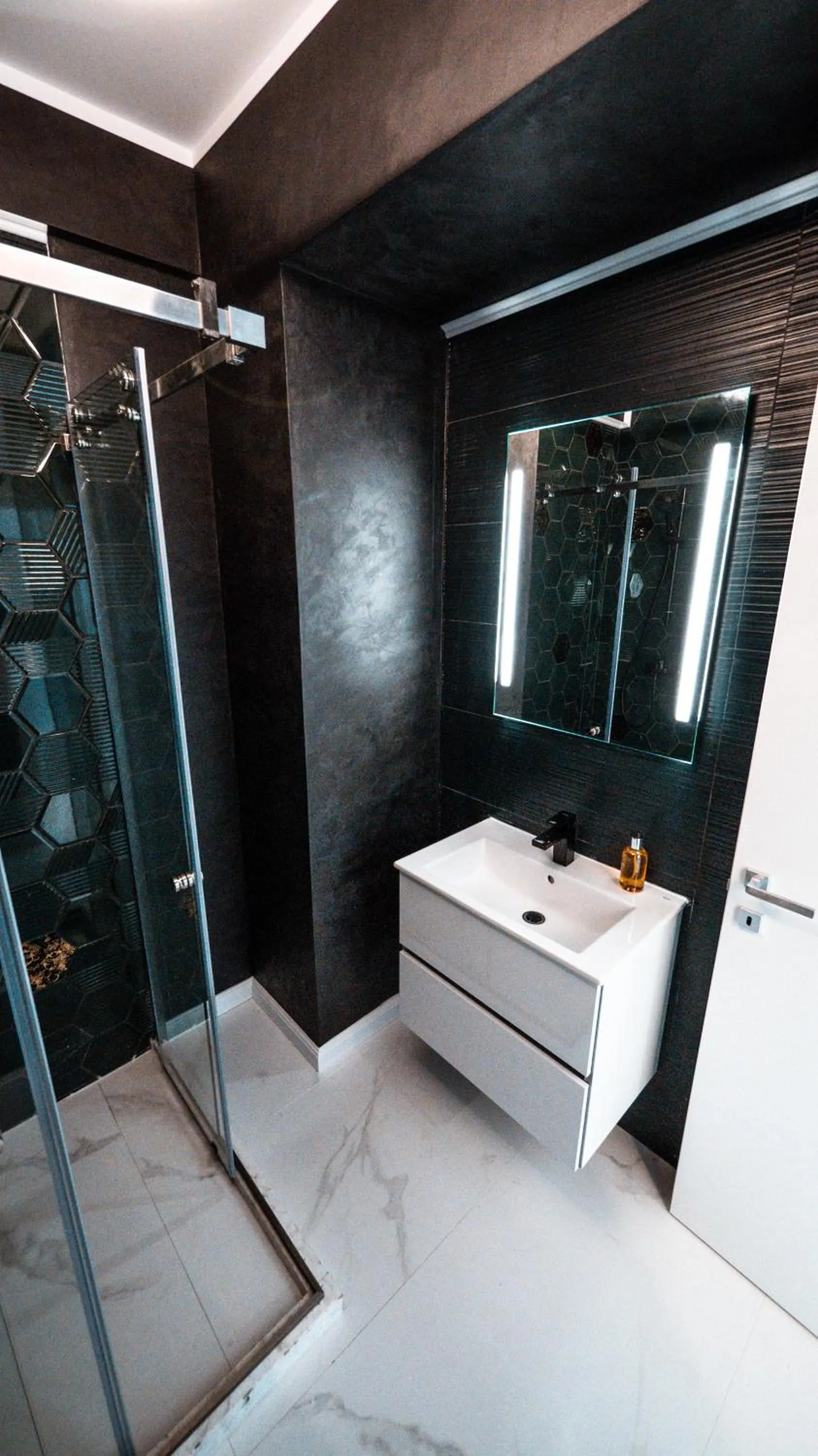 Bathroom in WAVE 4 Apartments Mamaia Nord
