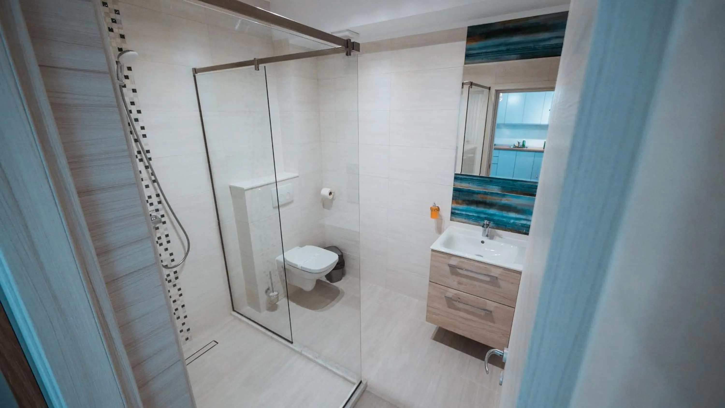 Shower in WAVE 4 Apartments Mamaia Nord