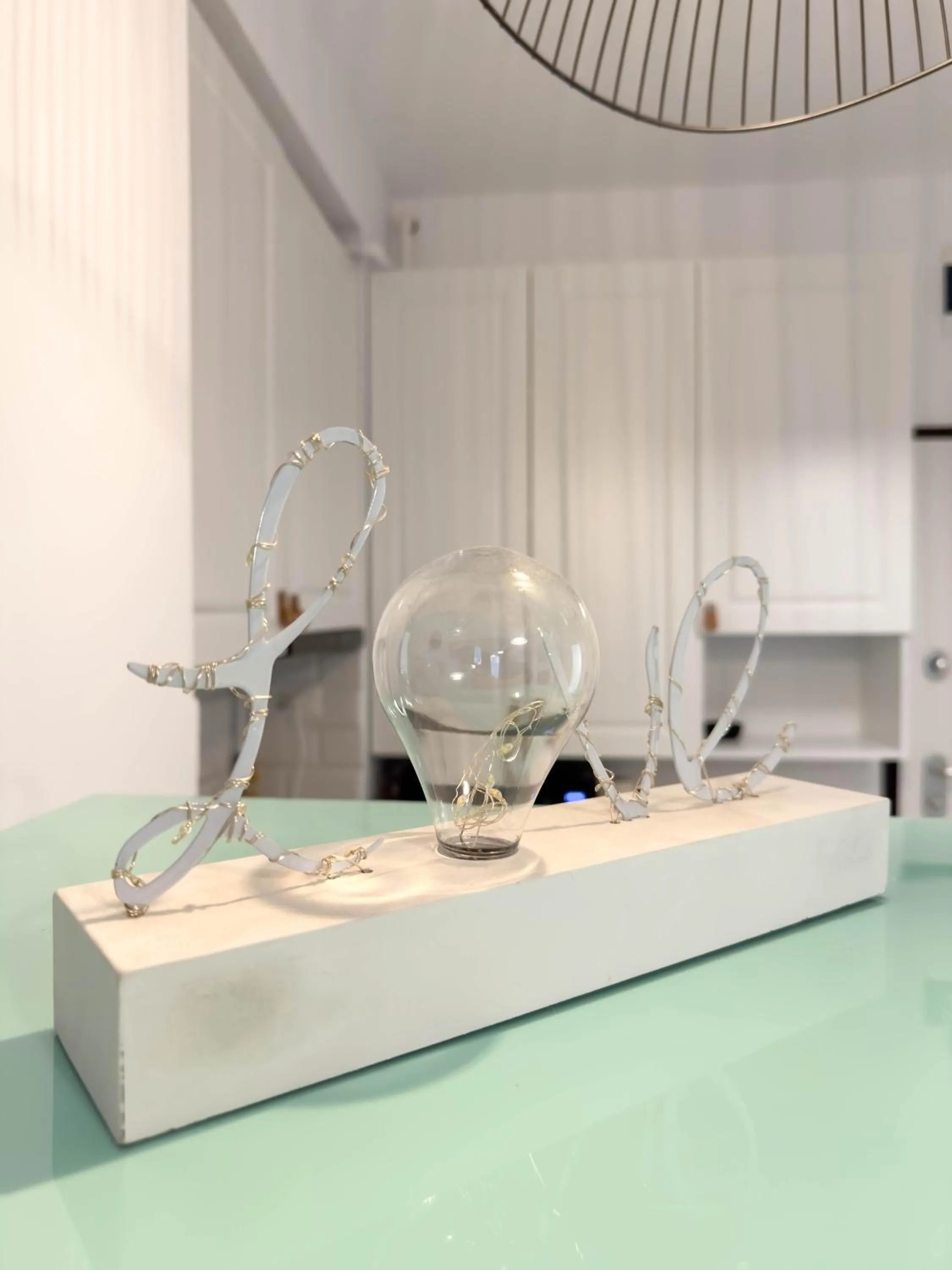 Kitchen or kitchenette in WAVE 4 Apartments Mamaia Nord