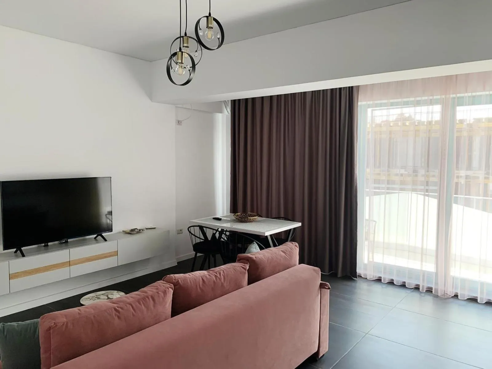 TV and multimedia in WAVE 4 Apartments Mamaia Nord