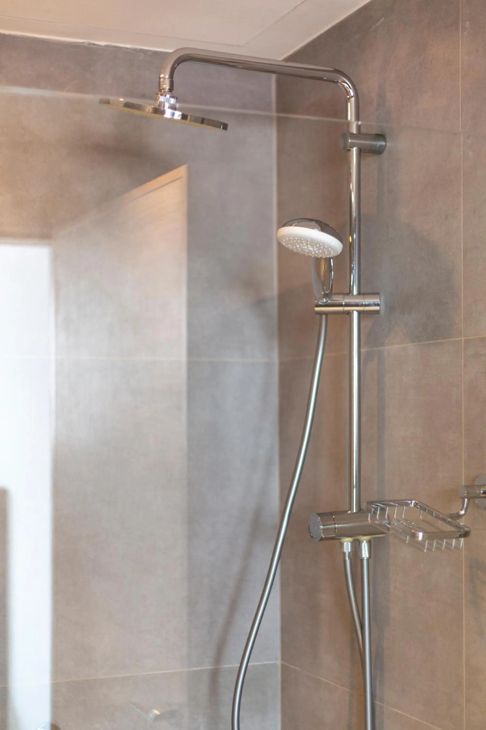 Shower in Liv Weibdeh Hotel Suites