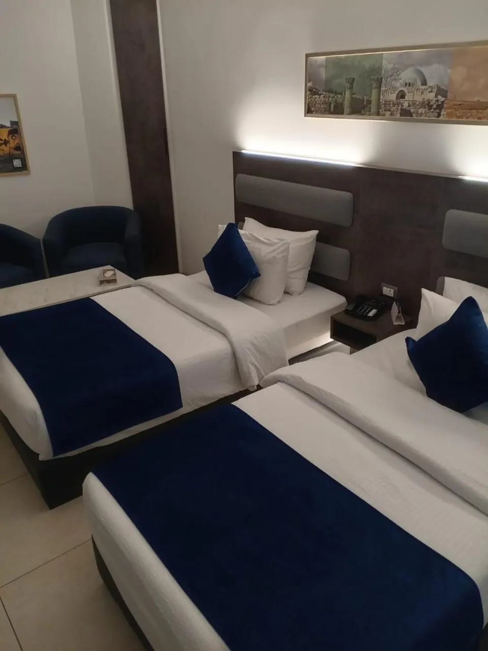 Bed in Liv Weibdeh Hotel Suites