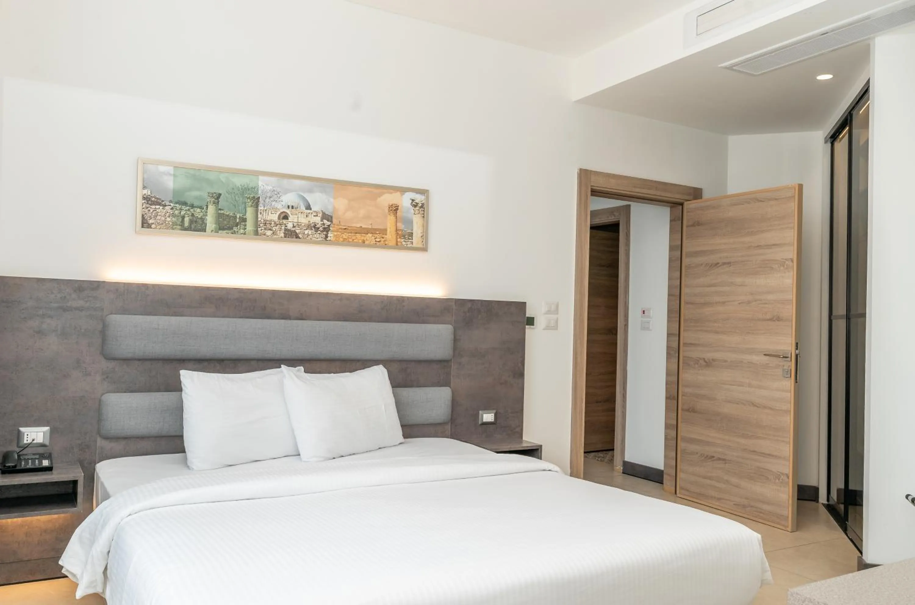 Bedroom, Bed in Liv Weibdeh Hotel Suites