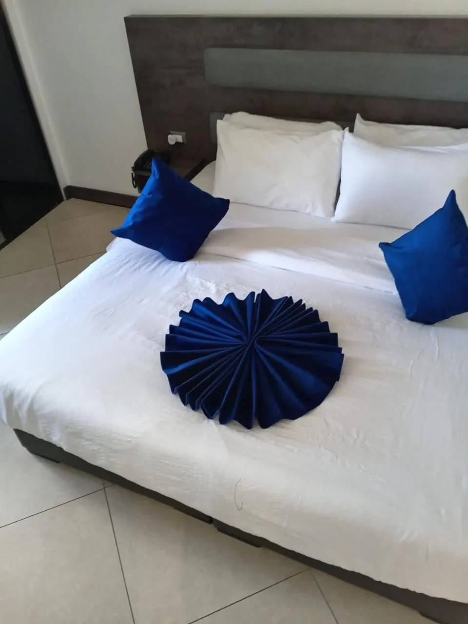 Bed in Liv Weibdeh Hotel Suites