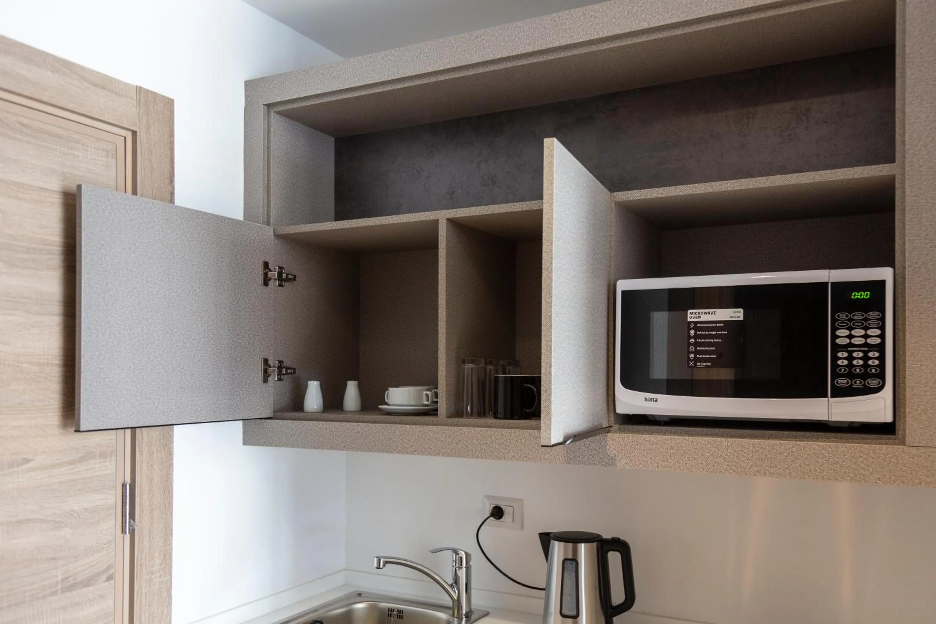 Kitchen or kitchenette in Liv Weibdeh Hotel Suites