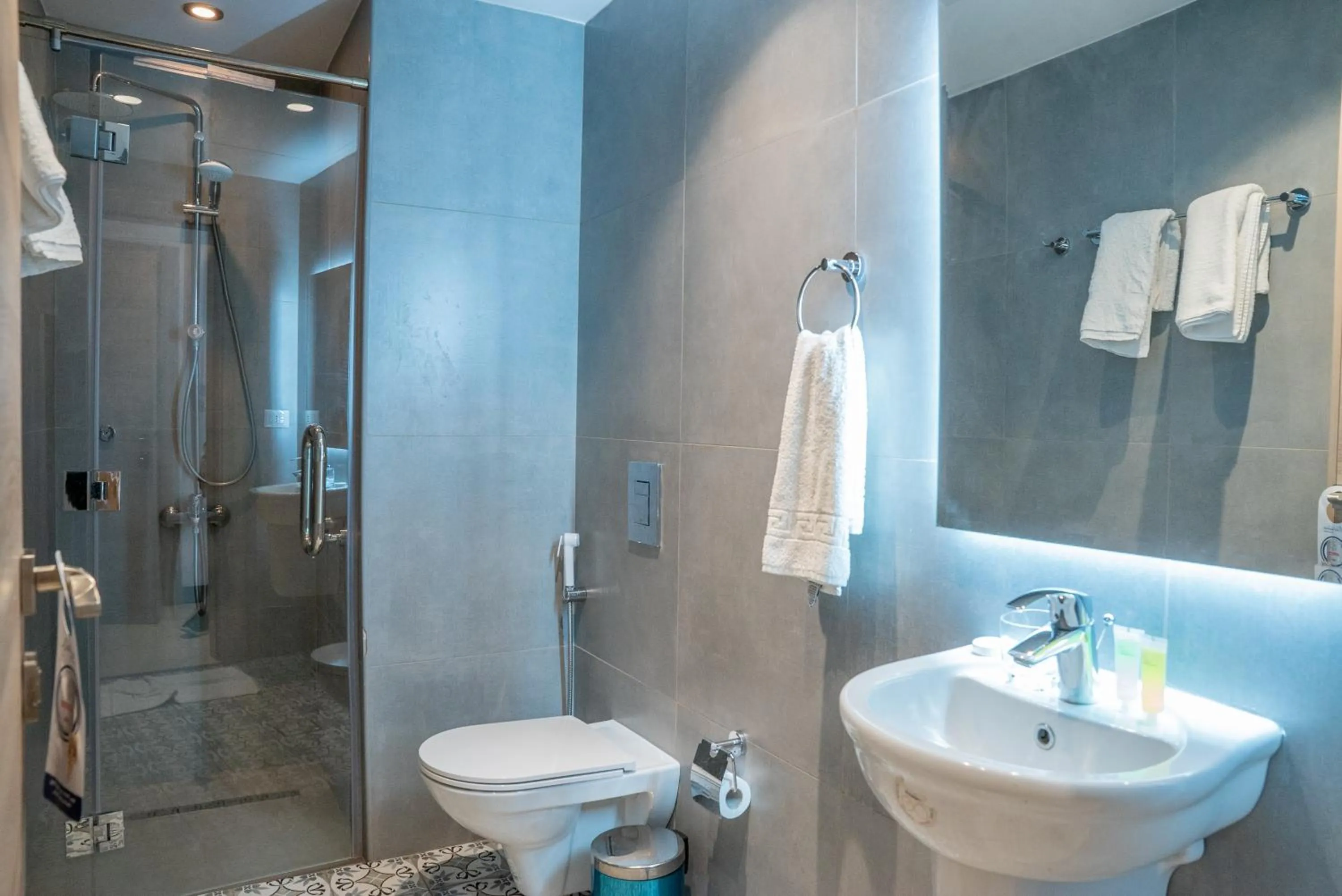 Shower in Liv Weibdeh Hotel Suites